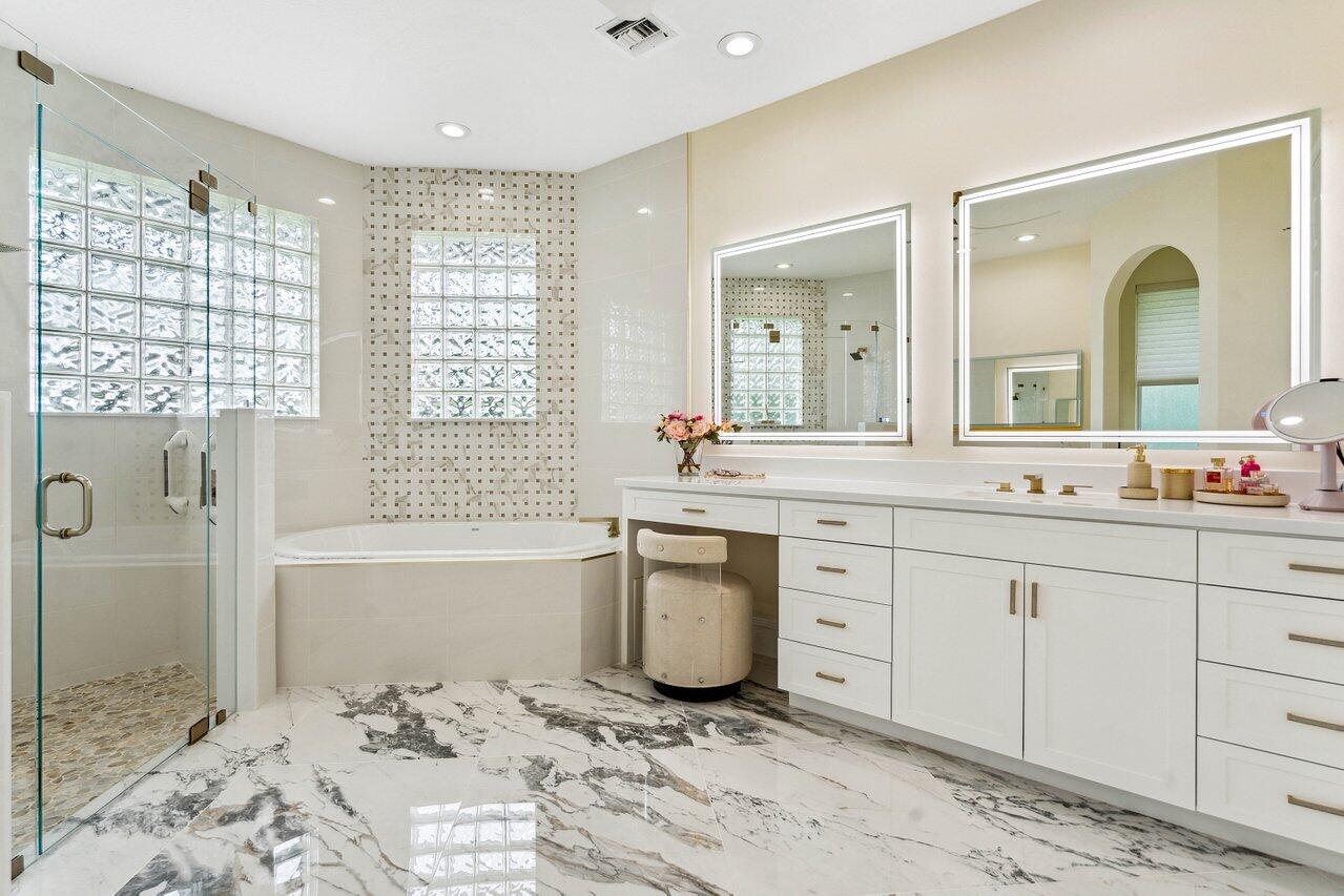 100 N Country Club Boulevard, Atlantis