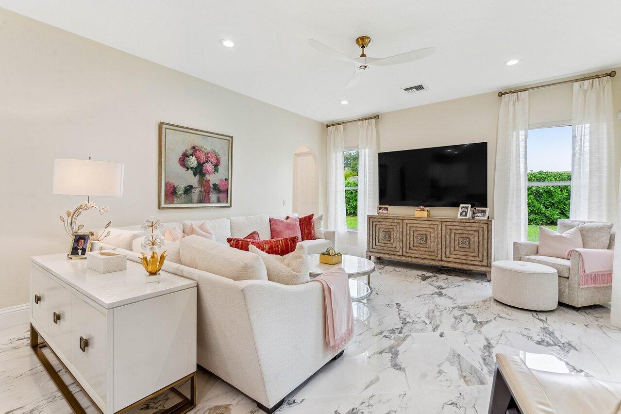 100 N Country Club Boulevard, Atlantis