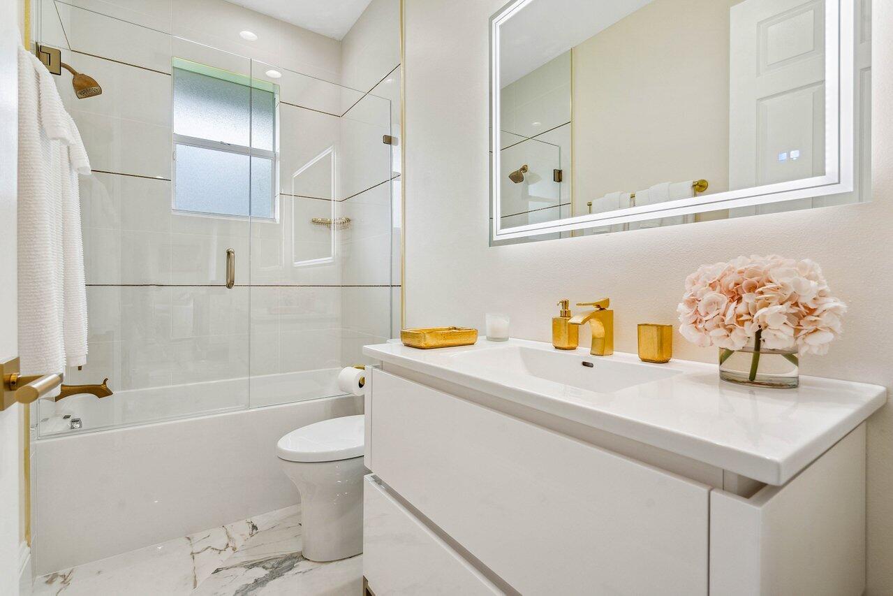 100 N Country Club Boulevard, Atlantis