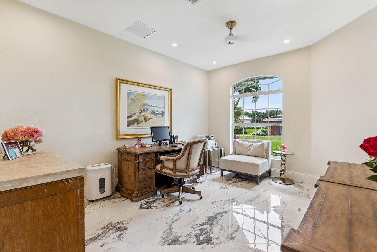 100 N Country Club Boulevard, Atlantis