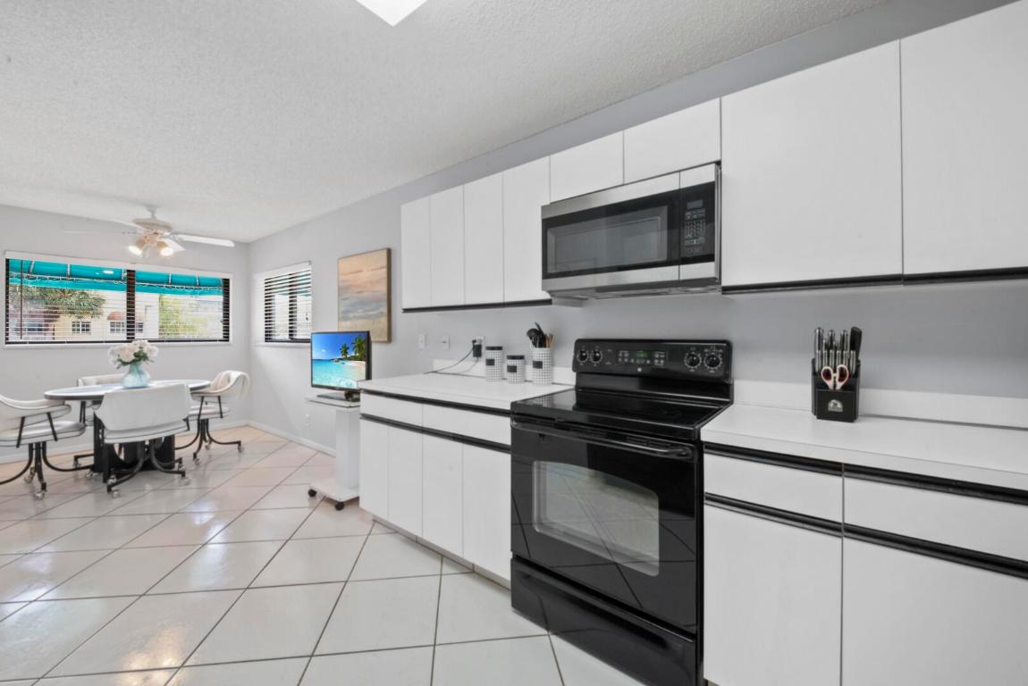 4725 Lucerne Lakes Boulevard 201, Lake Worth Unit: 201