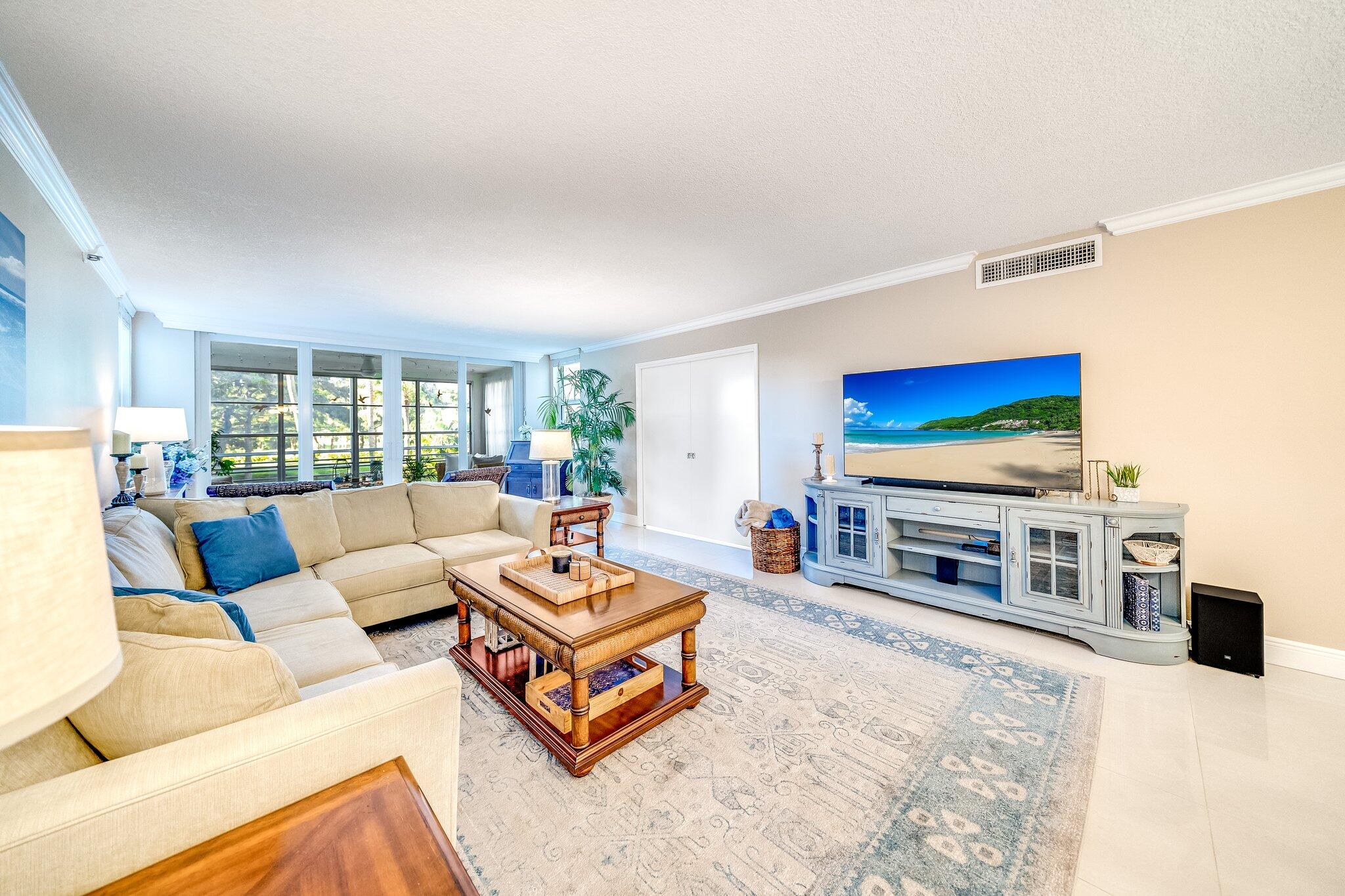 625 Oaks Drive 207, Pompano Beach Unit: 207
