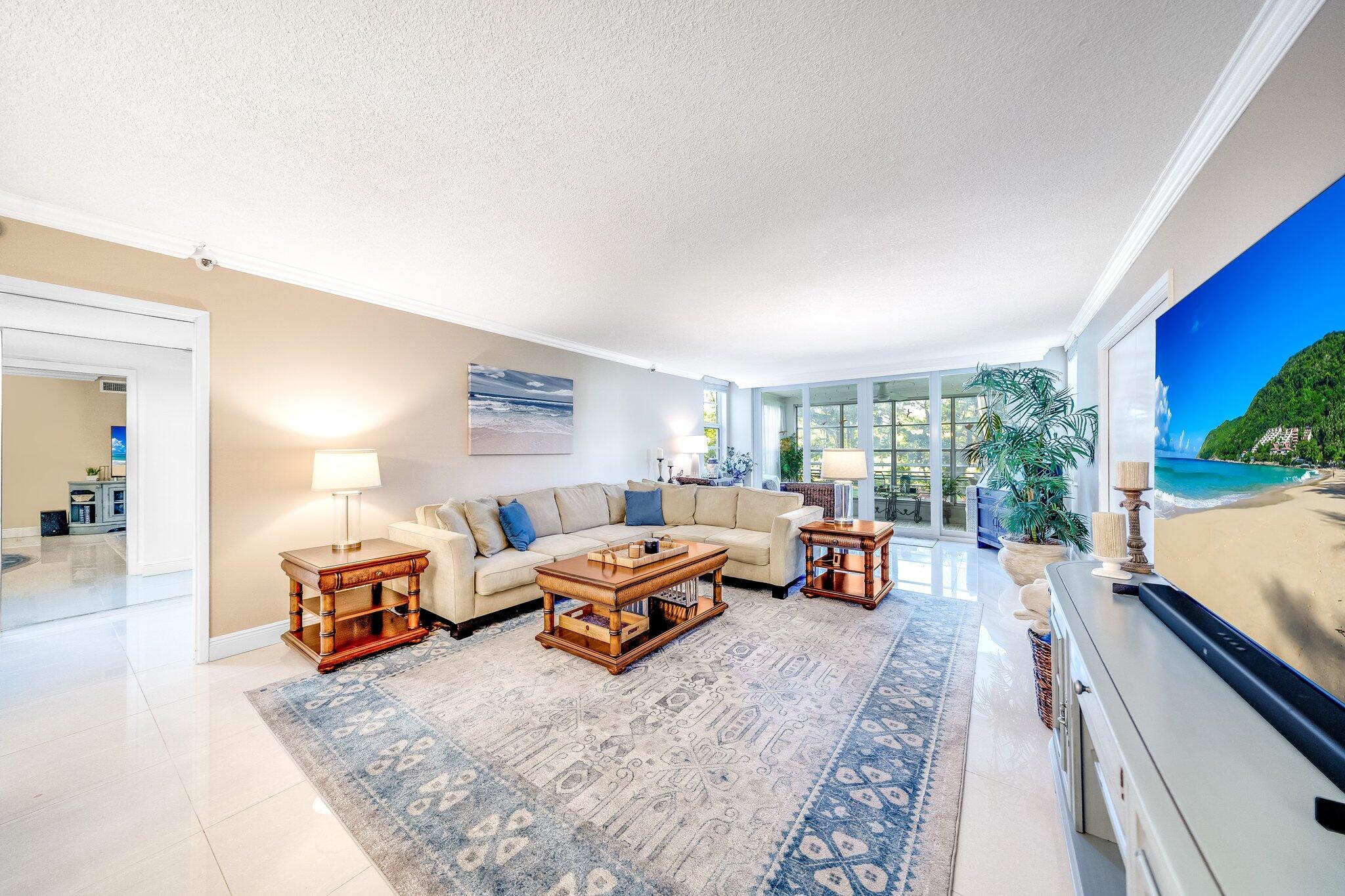 625 Oaks Drive 207, Pompano Beach Unit: 207