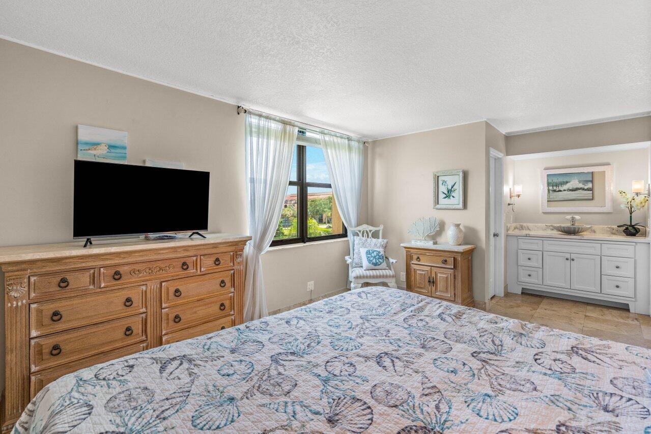 2455 Lindell Boulevard 3402