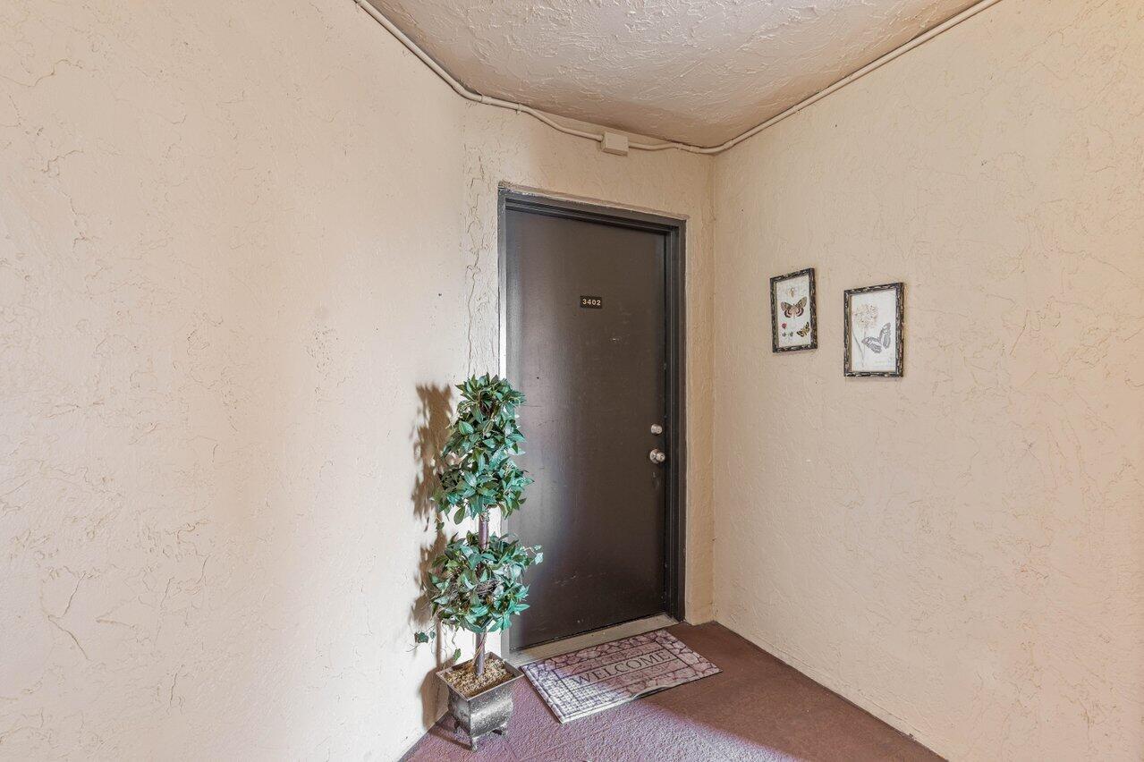 2455 Lindell Boulevard 3402