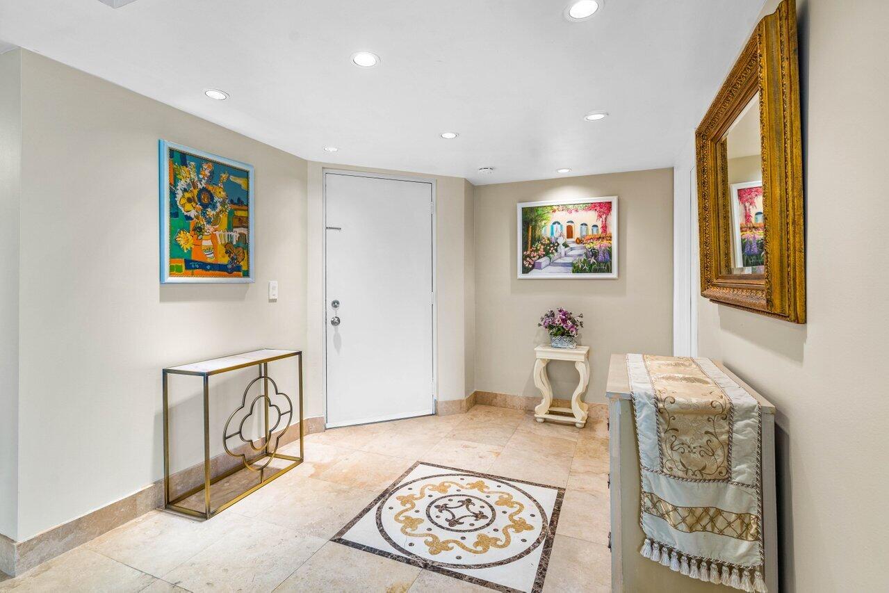 2455 Lindell Boulevard 3402