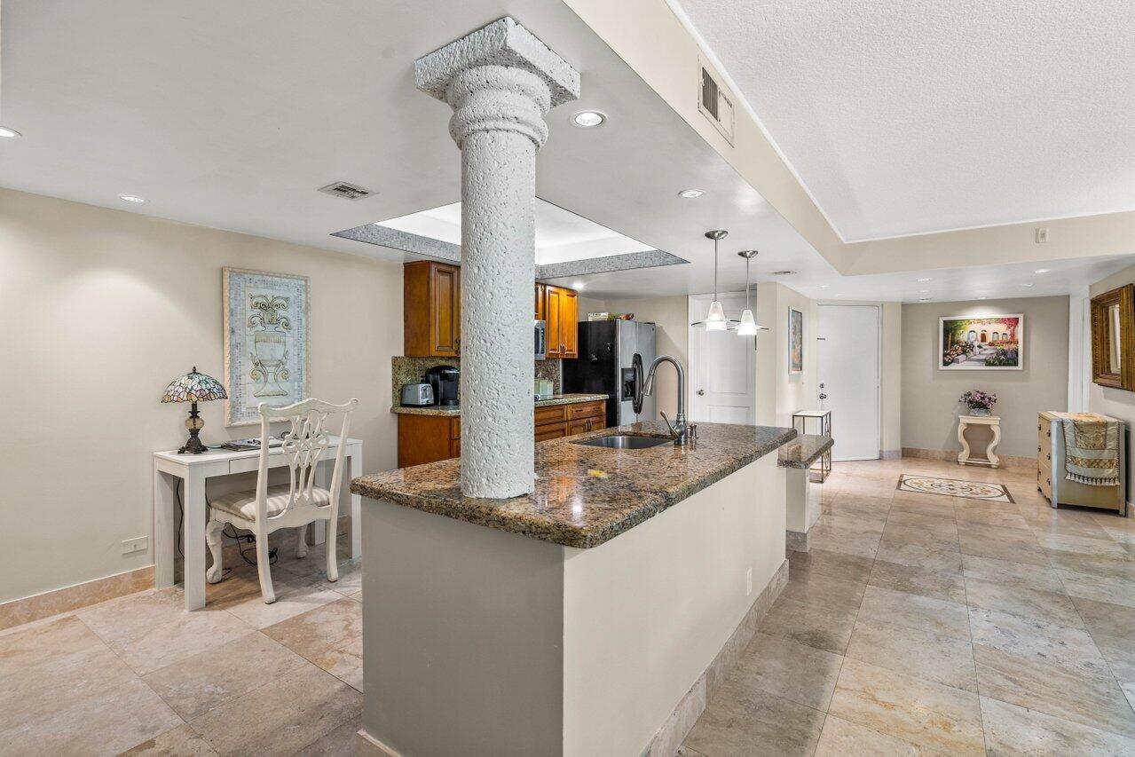 2455 Lindell Boulevard 3402