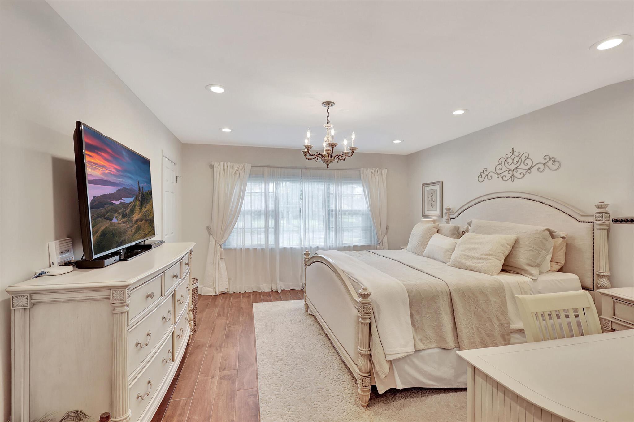 17 Stratford Drive A