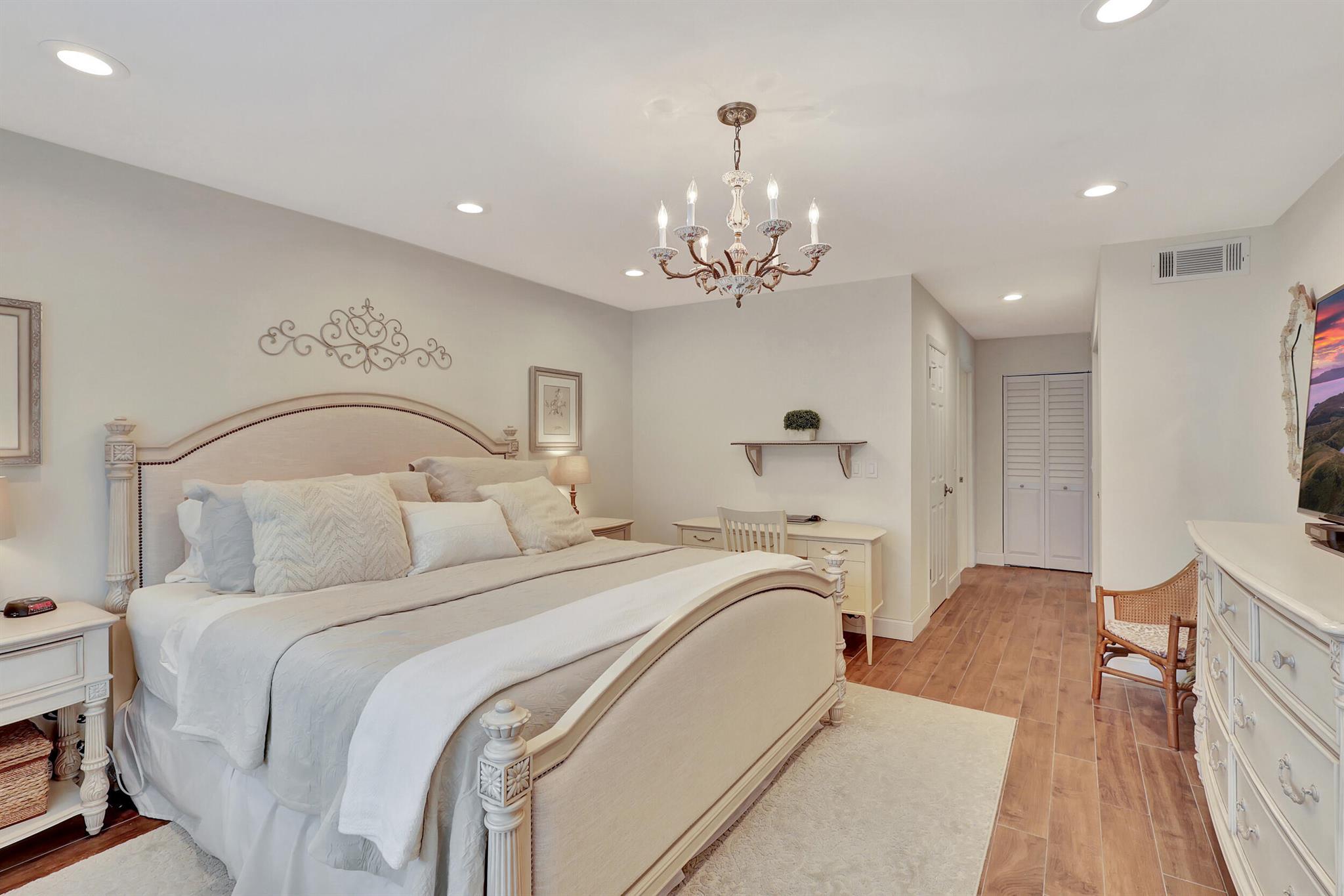 17 Stratford Drive A