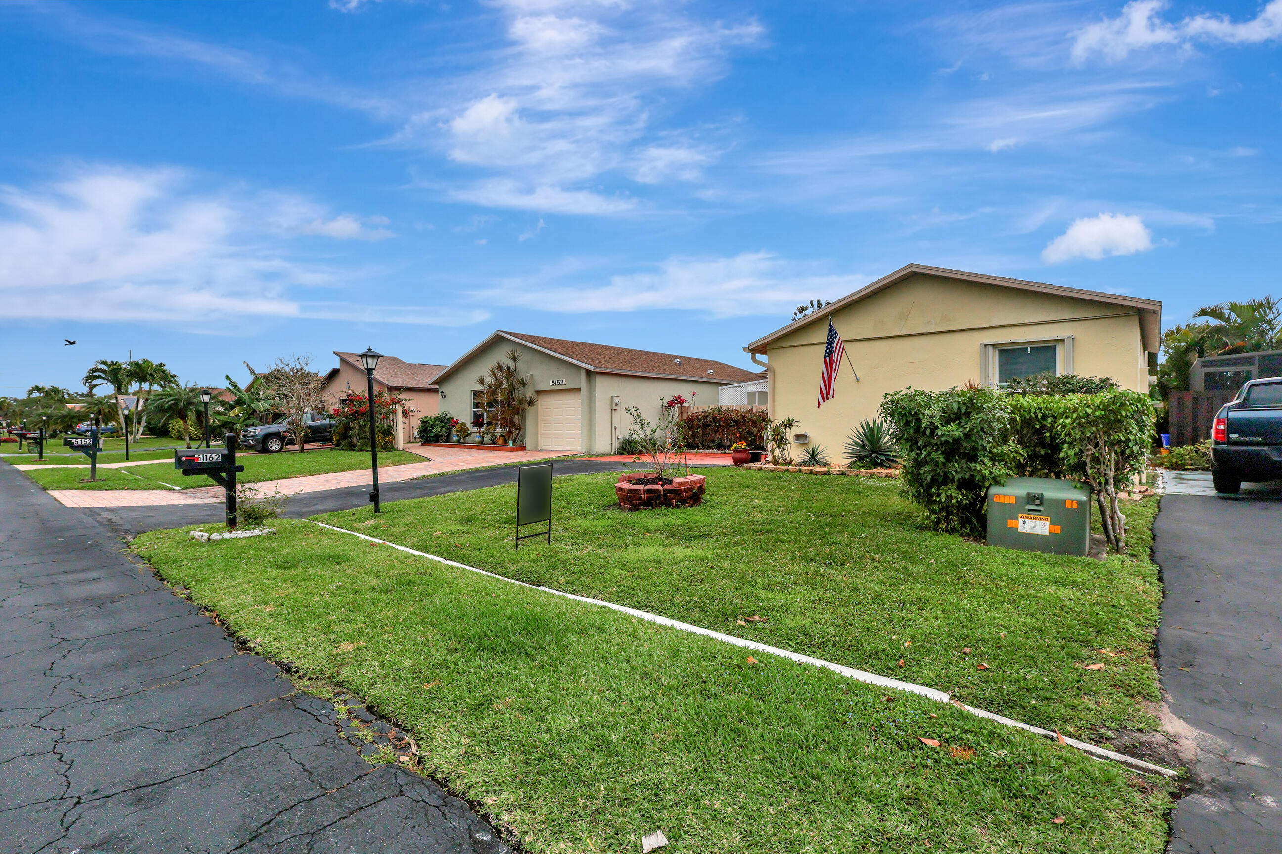 5162 Mirror Lakes Boulevard