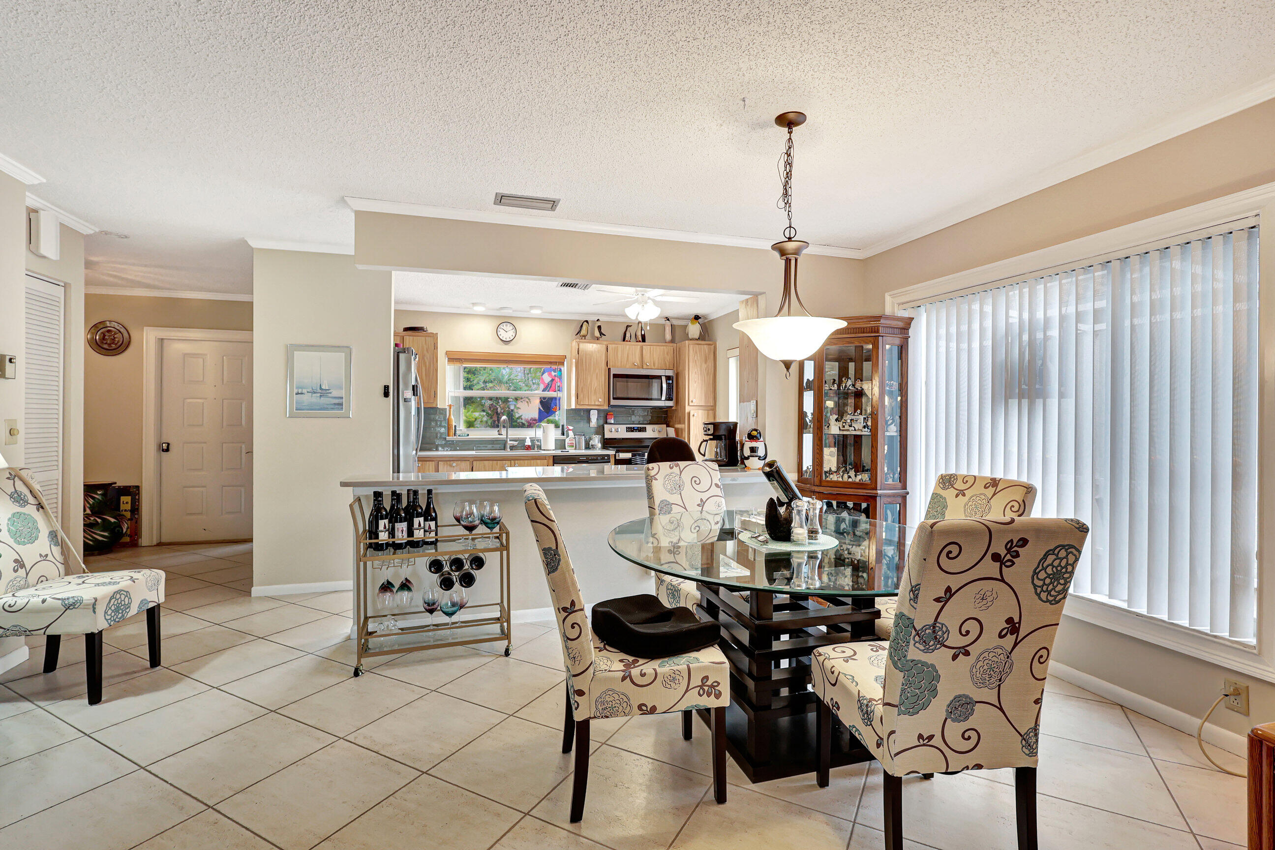 5162 Mirror Lakes Boulevard