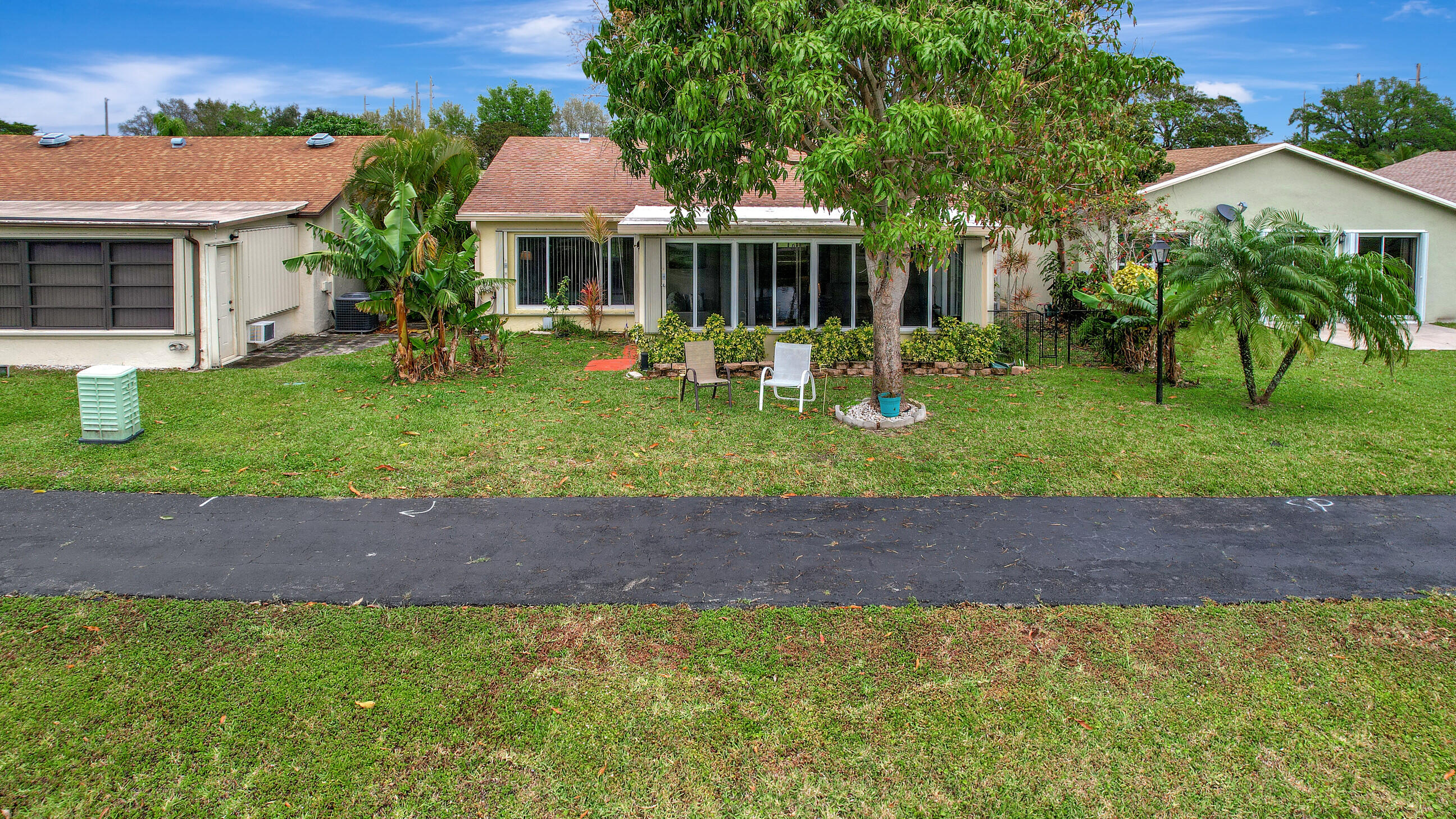 5162 Mirror Lakes Boulevard