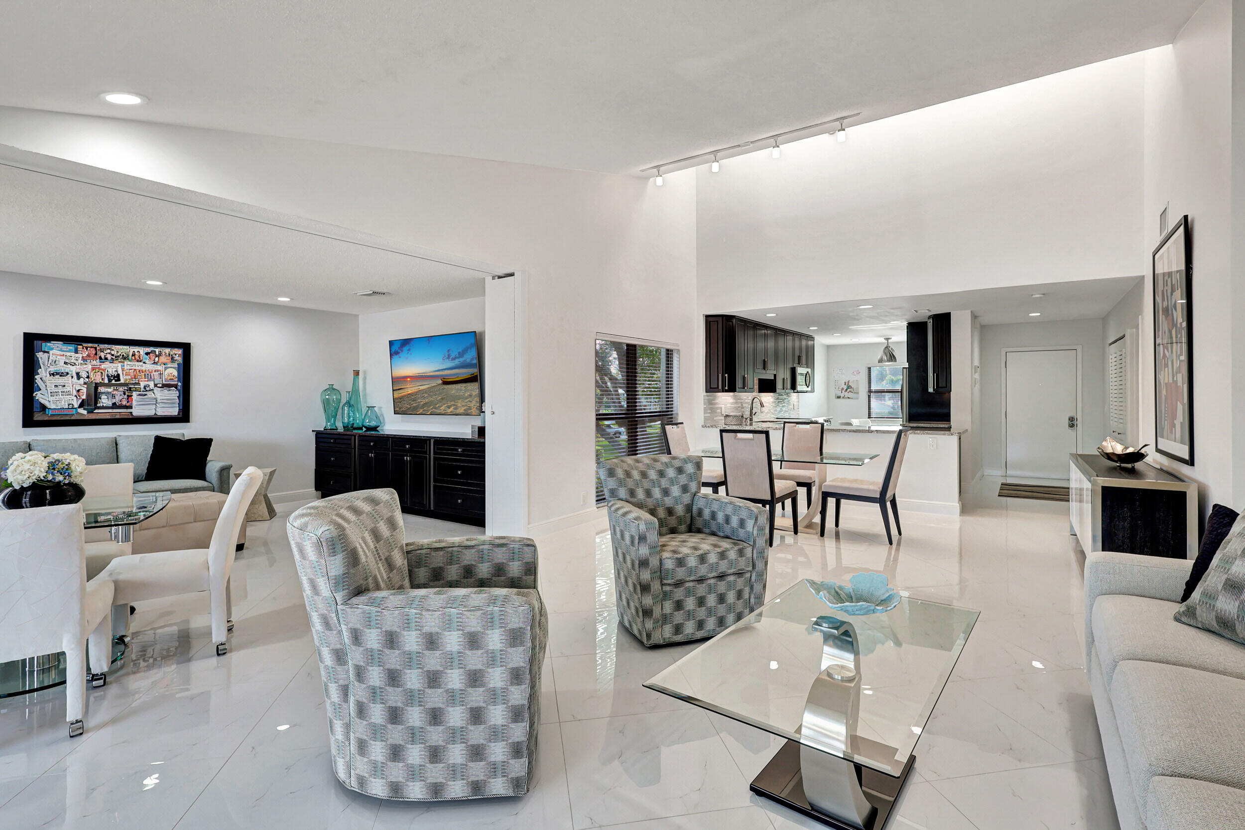 13 Eastgate Drive D