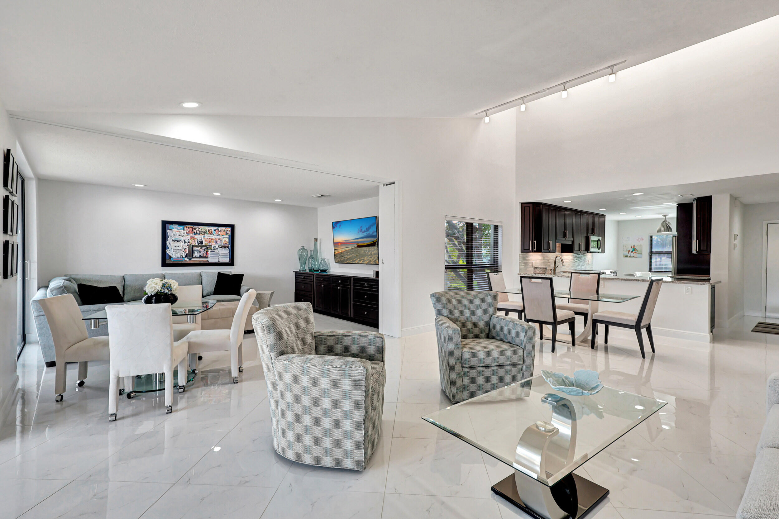 13 Eastgate Drive D