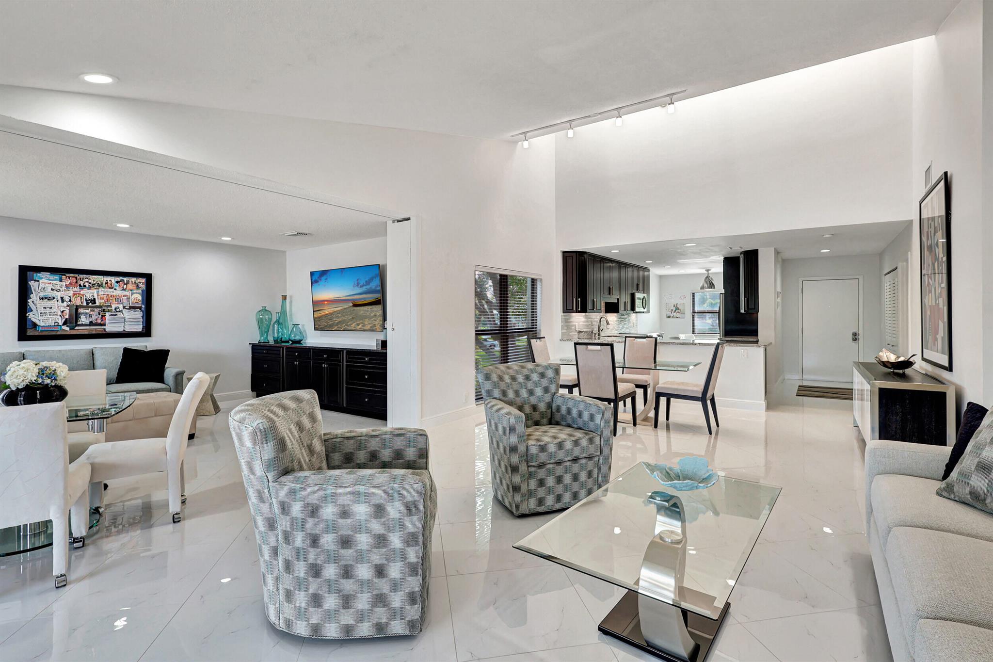 13 Eastgate Drive D