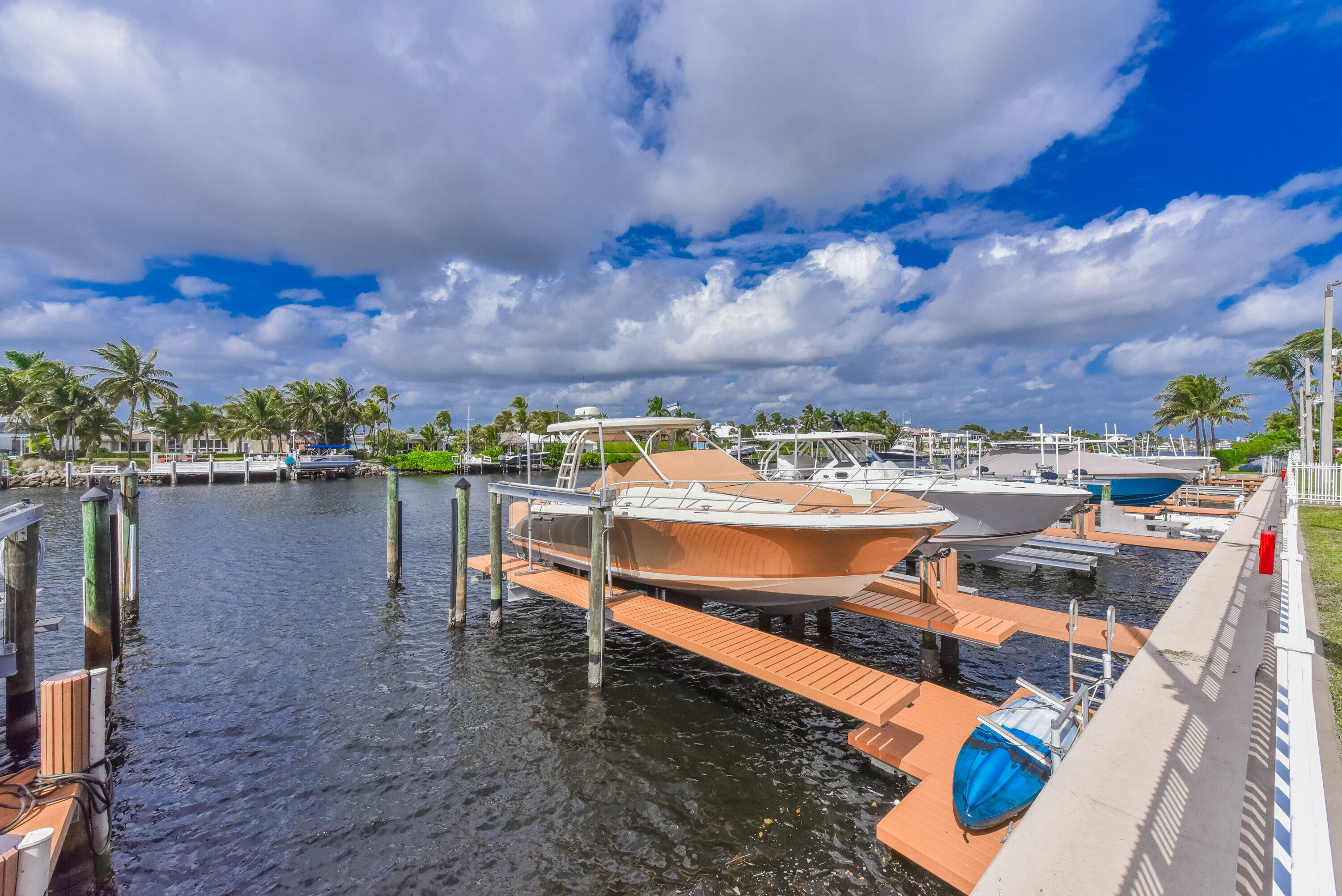 1063 Hillsboro Mile 301