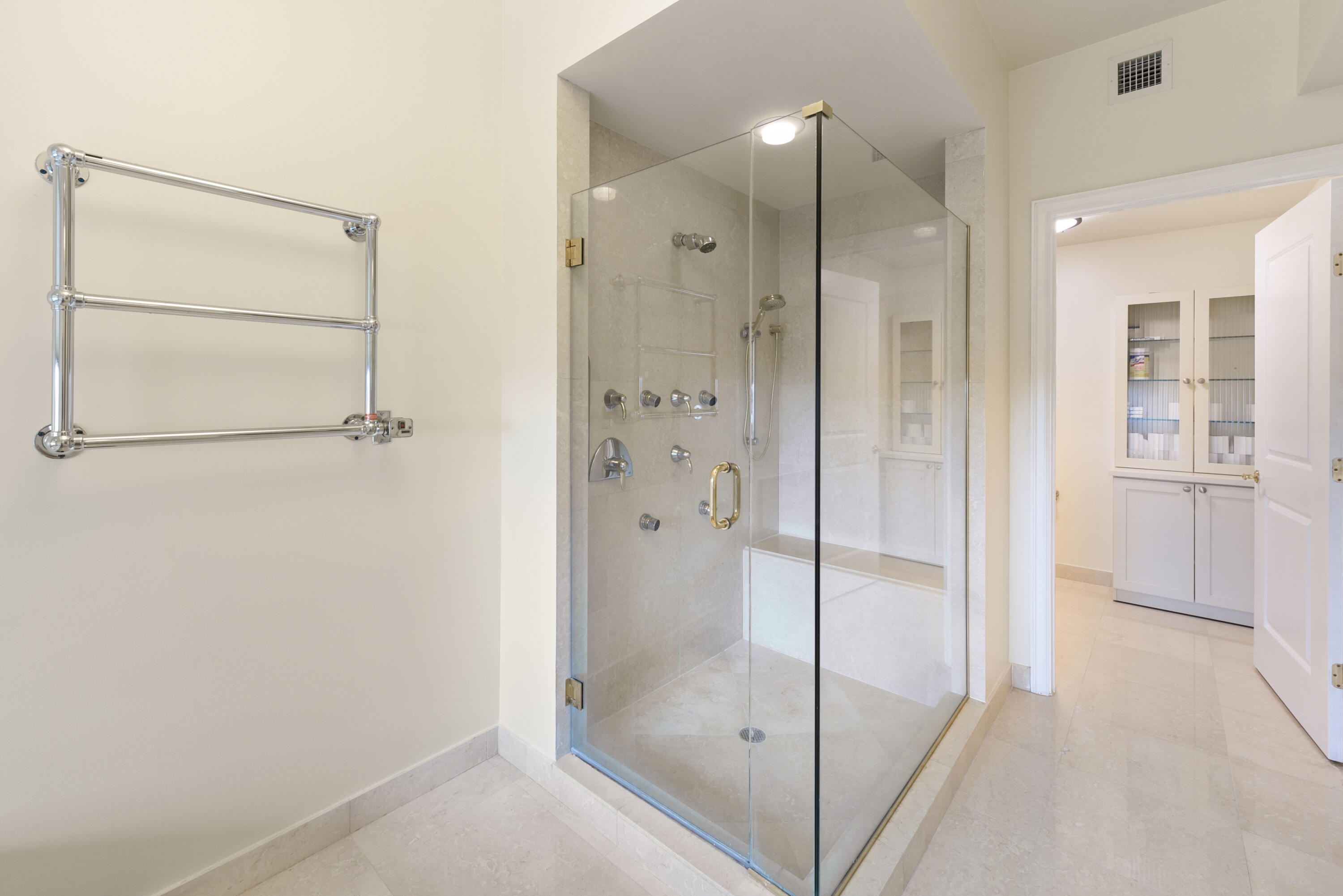 1063 Hillsboro Mile 301