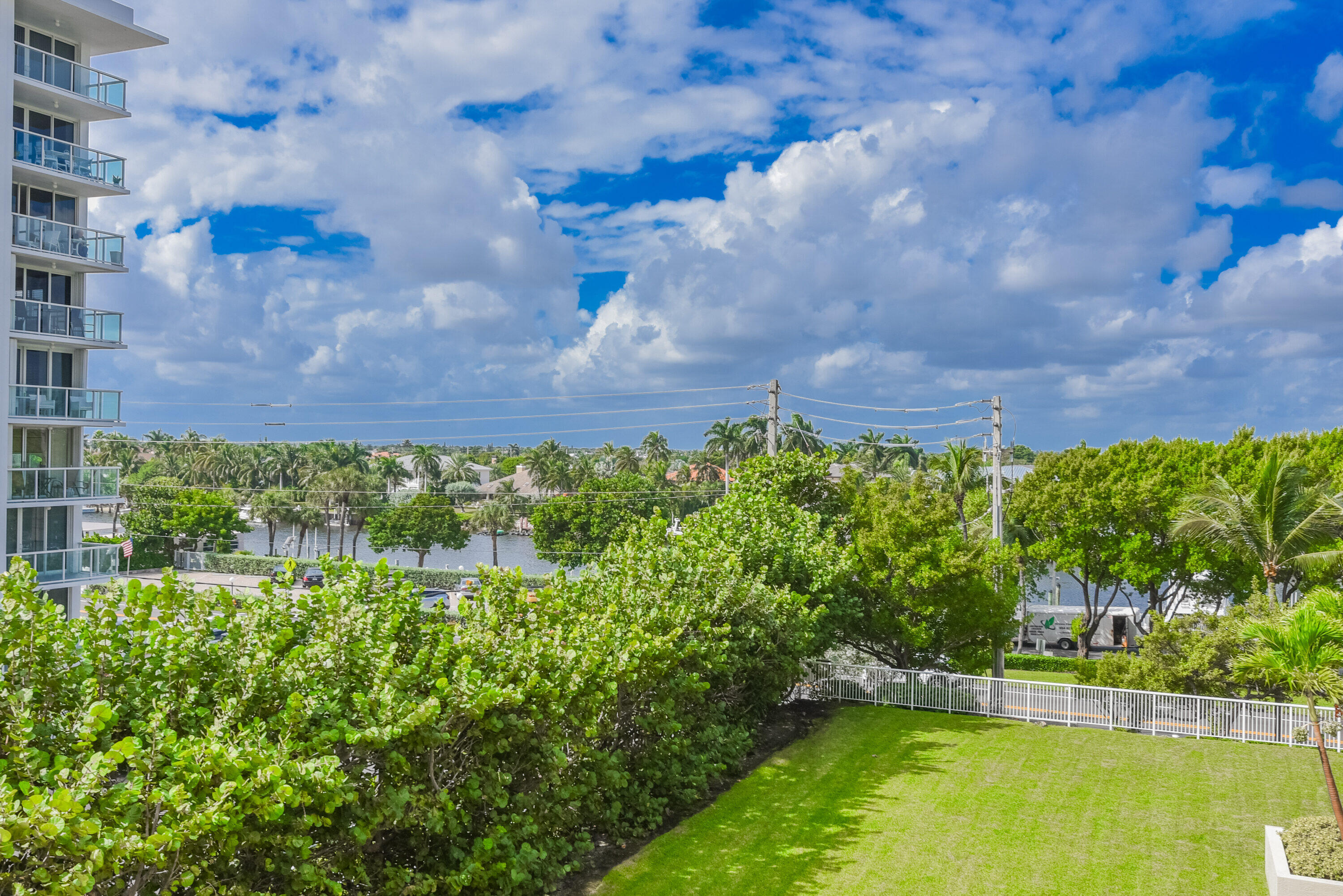 1063 Hillsboro Mile 301