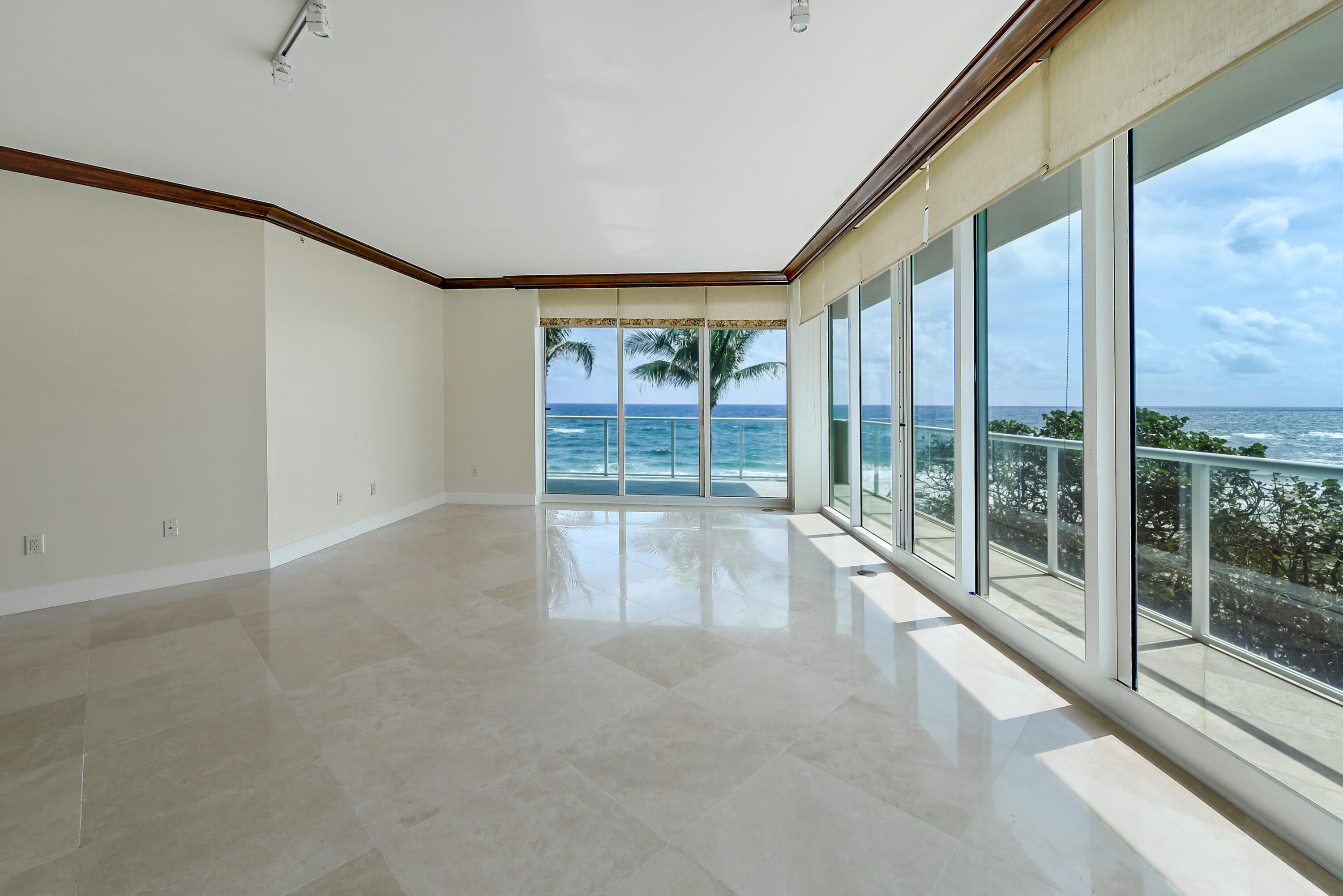 1063 Hillsboro Mile 301