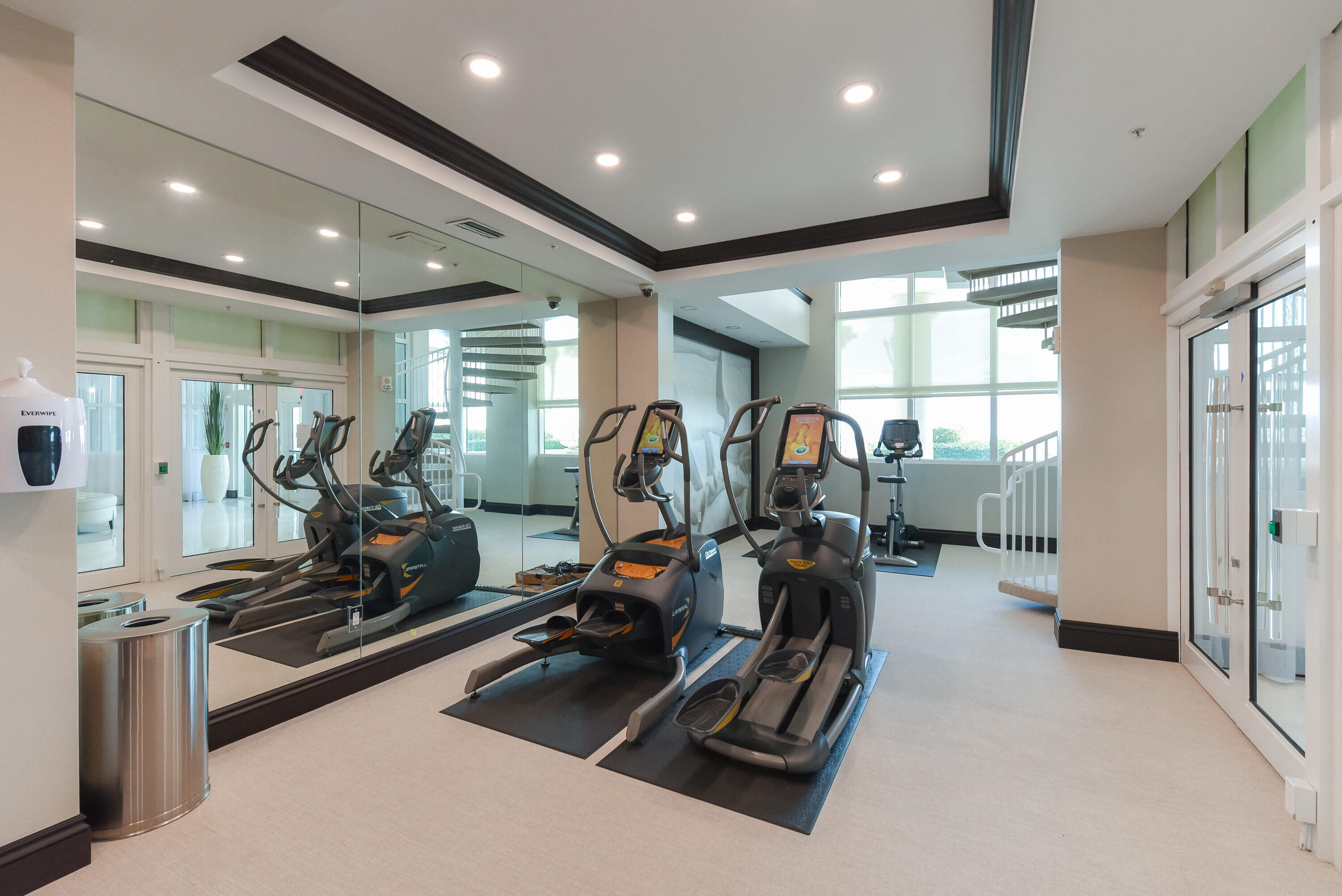 1063 Hillsboro Mile 301