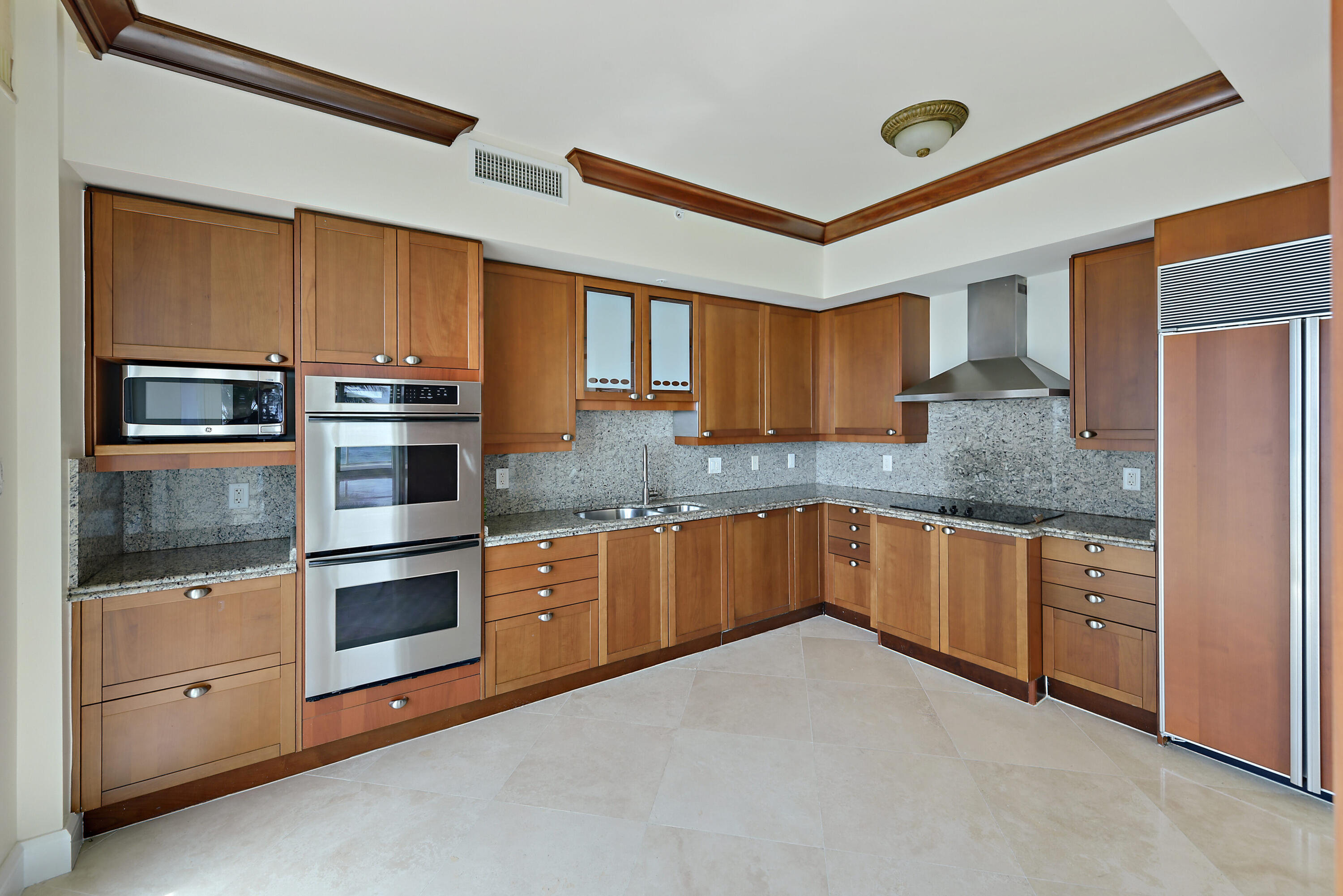 1063 Hillsboro Mile 301