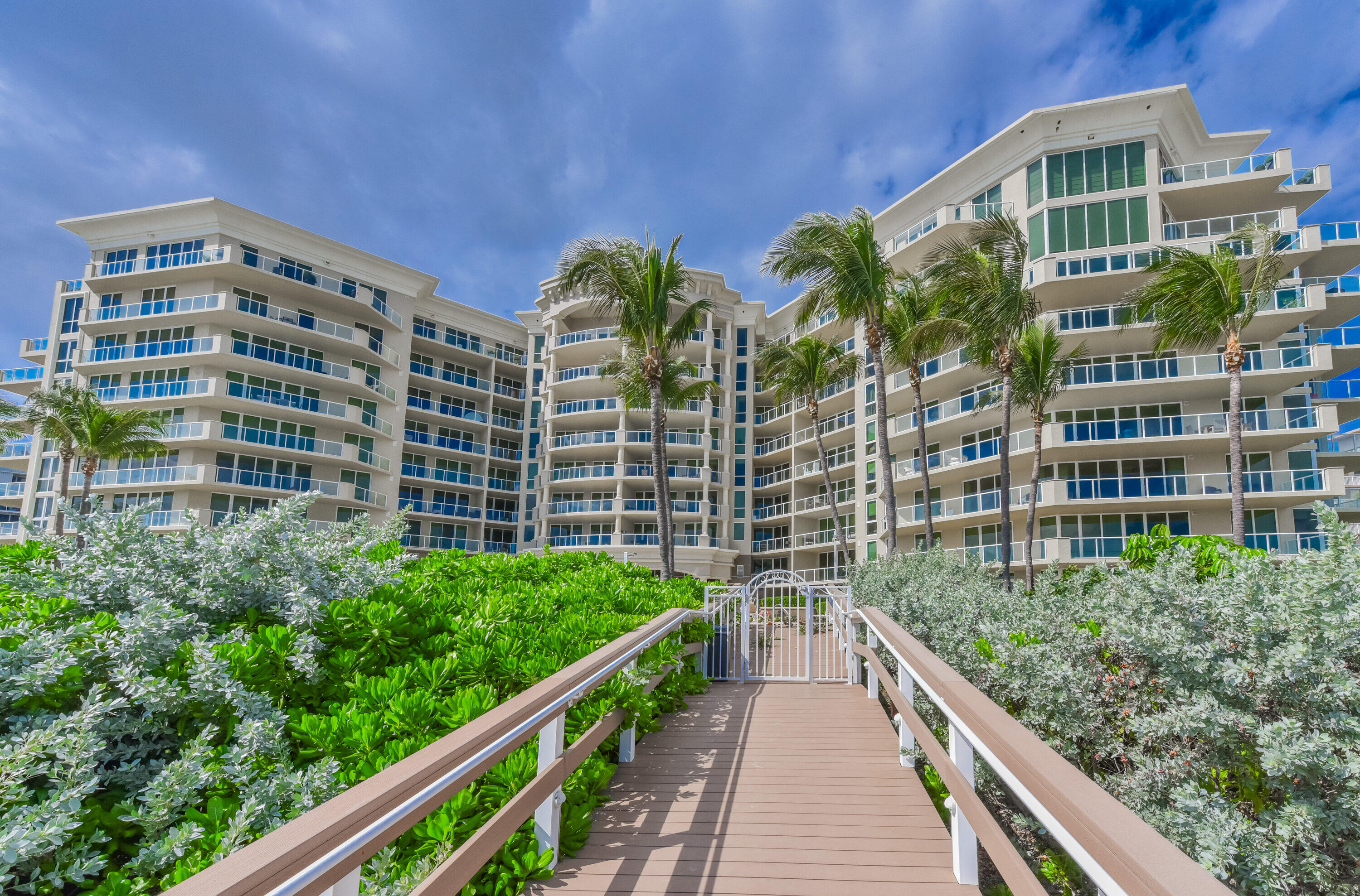 1063 Hillsboro Mile 301