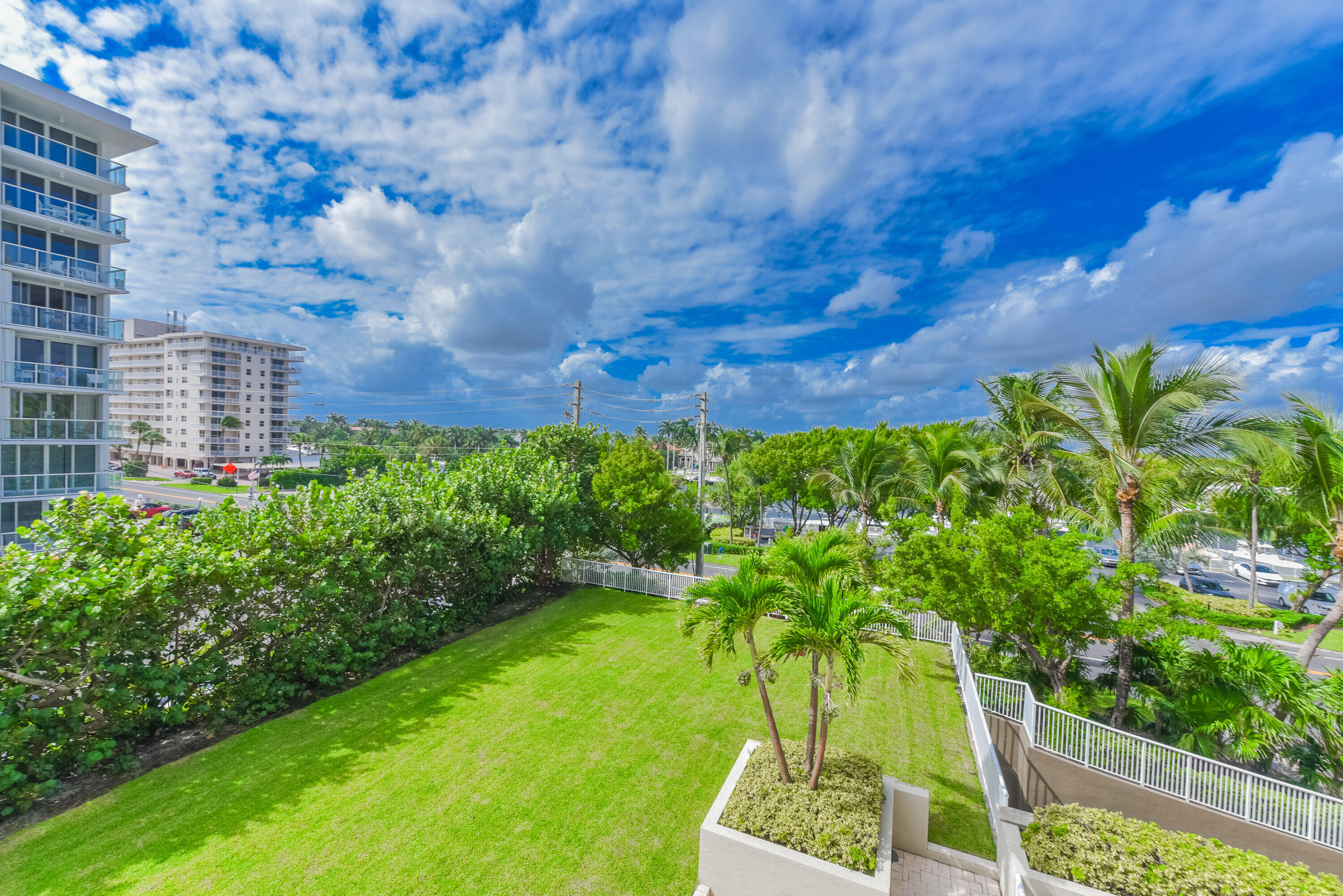 1063 Hillsboro Mile 301