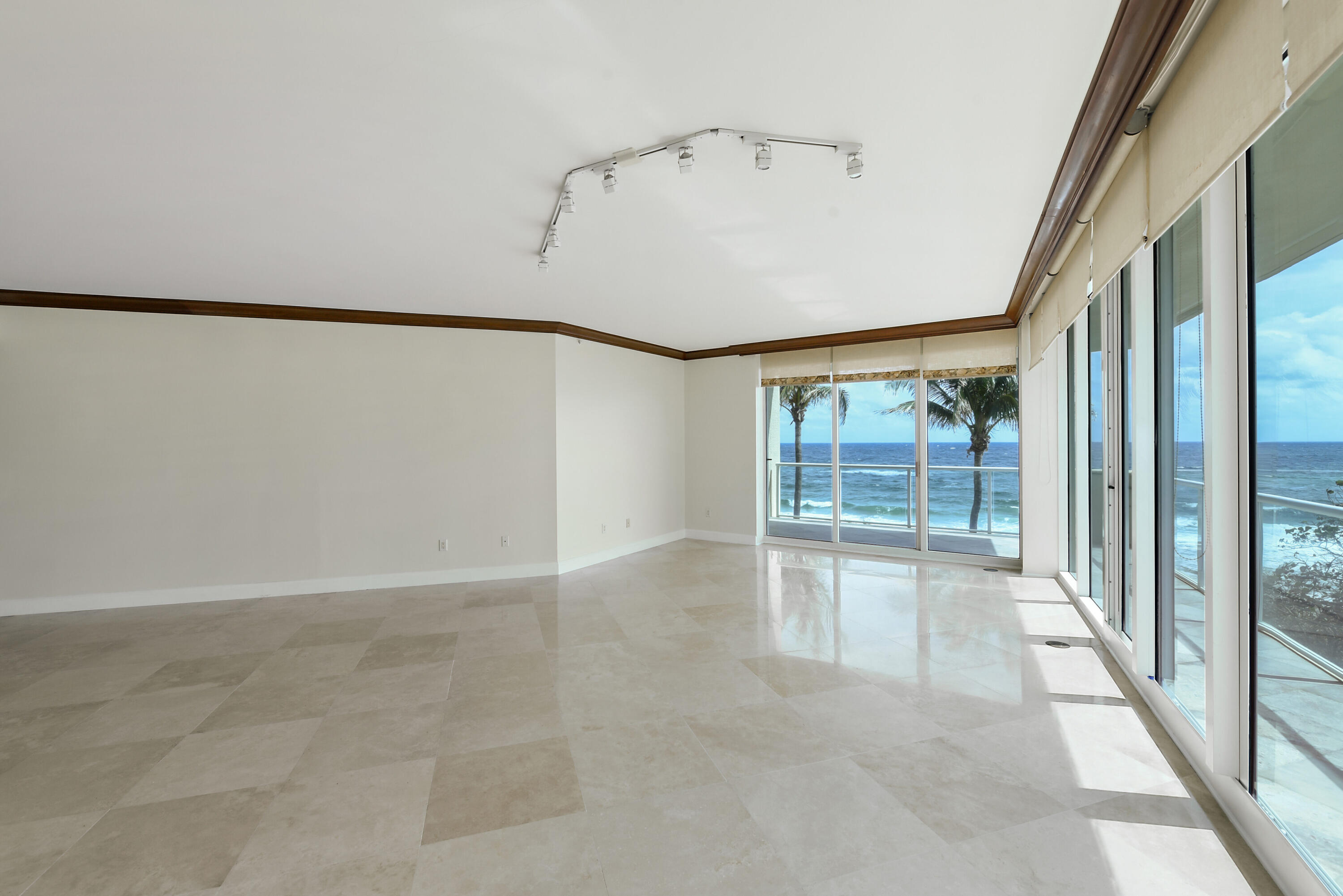 1063 Hillsboro Mile 301