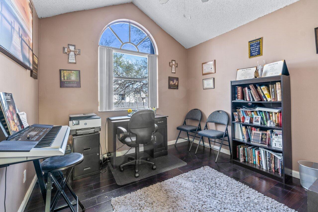 2915 NW 70th Avenue