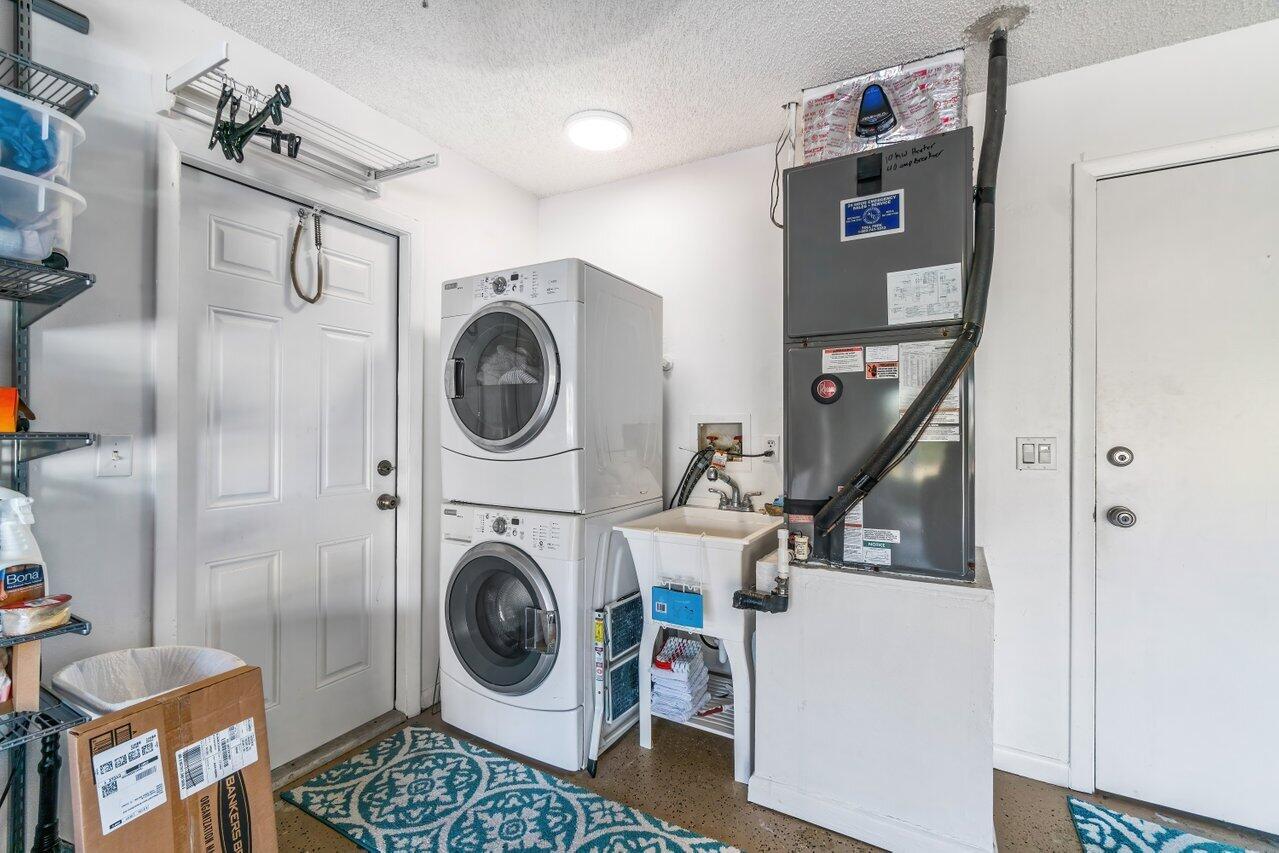 21419 Fairfield Lane