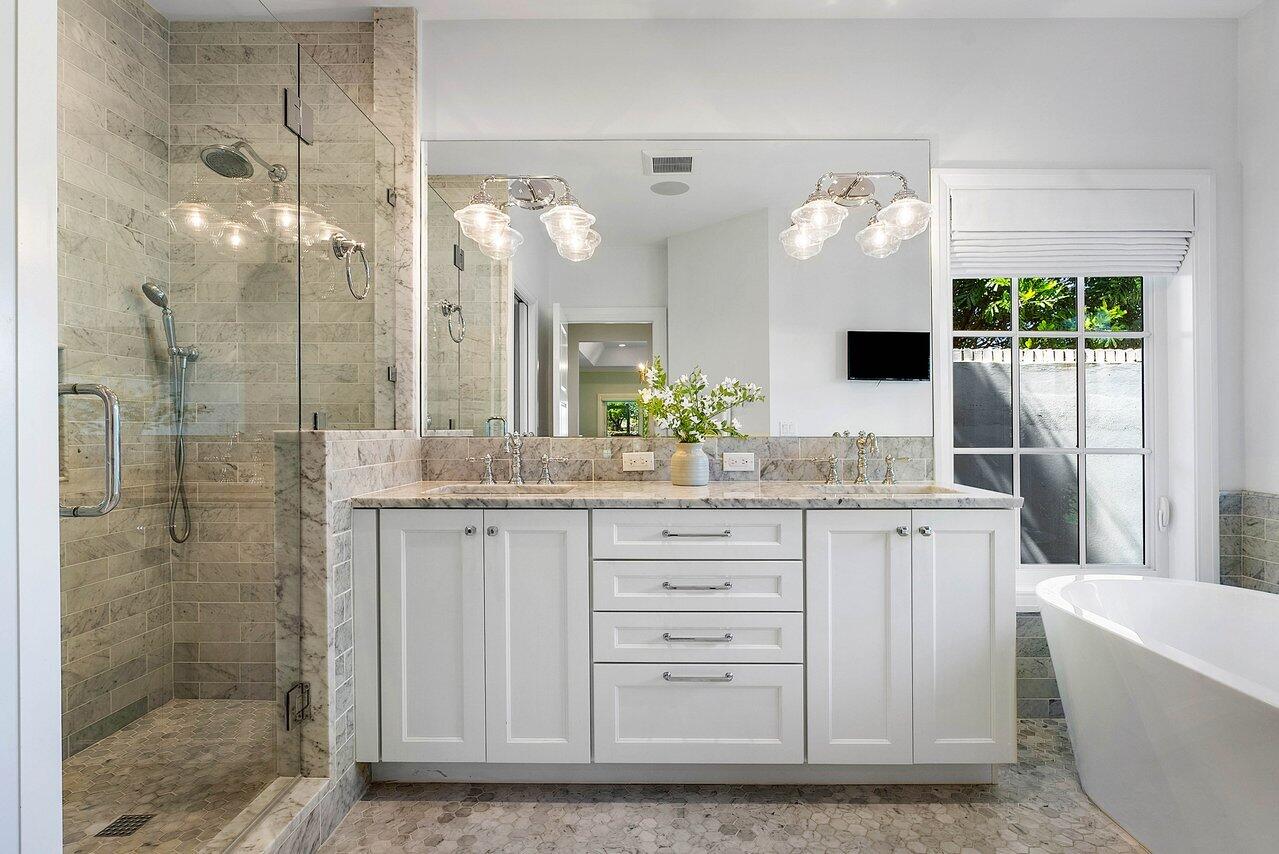 570 N Country Club Drive, Atlantis