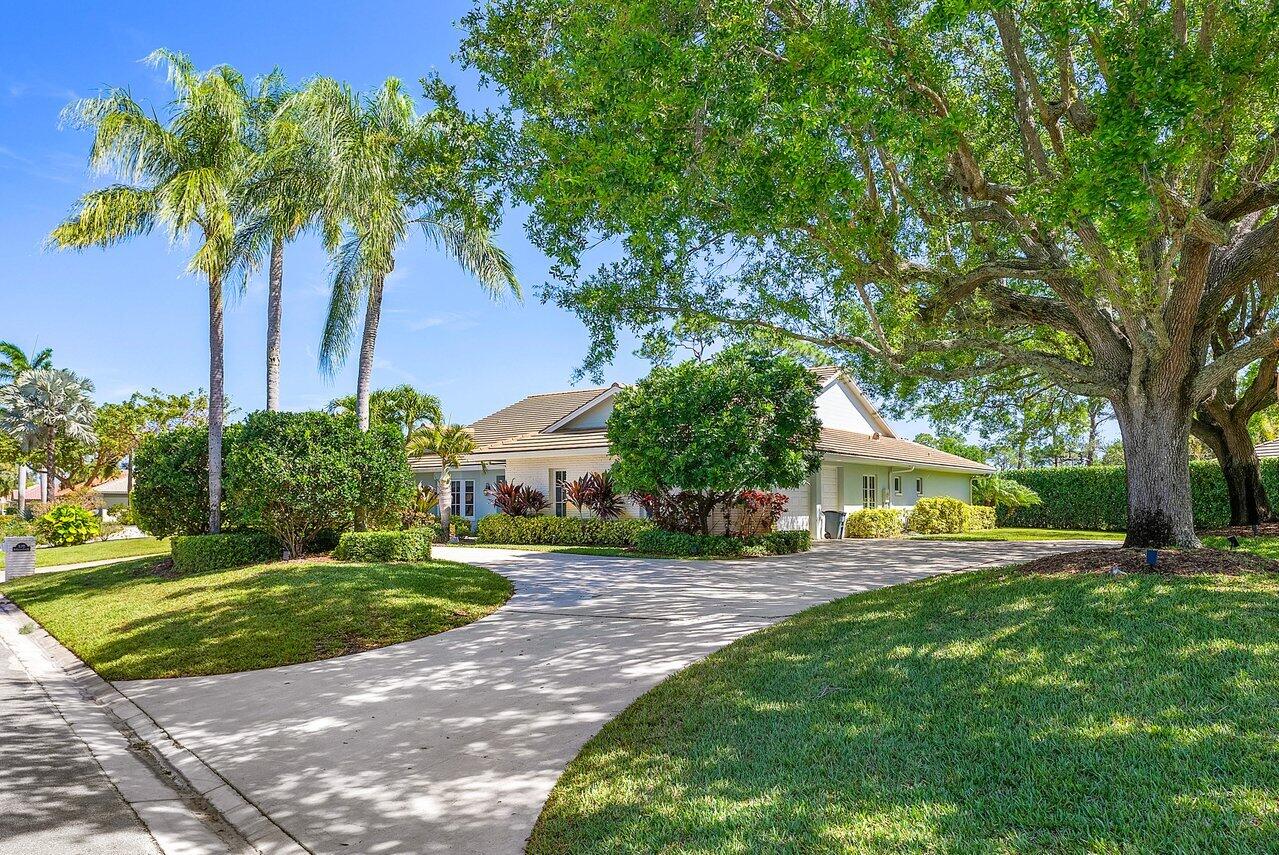 570 N Country Club Drive, Atlantis