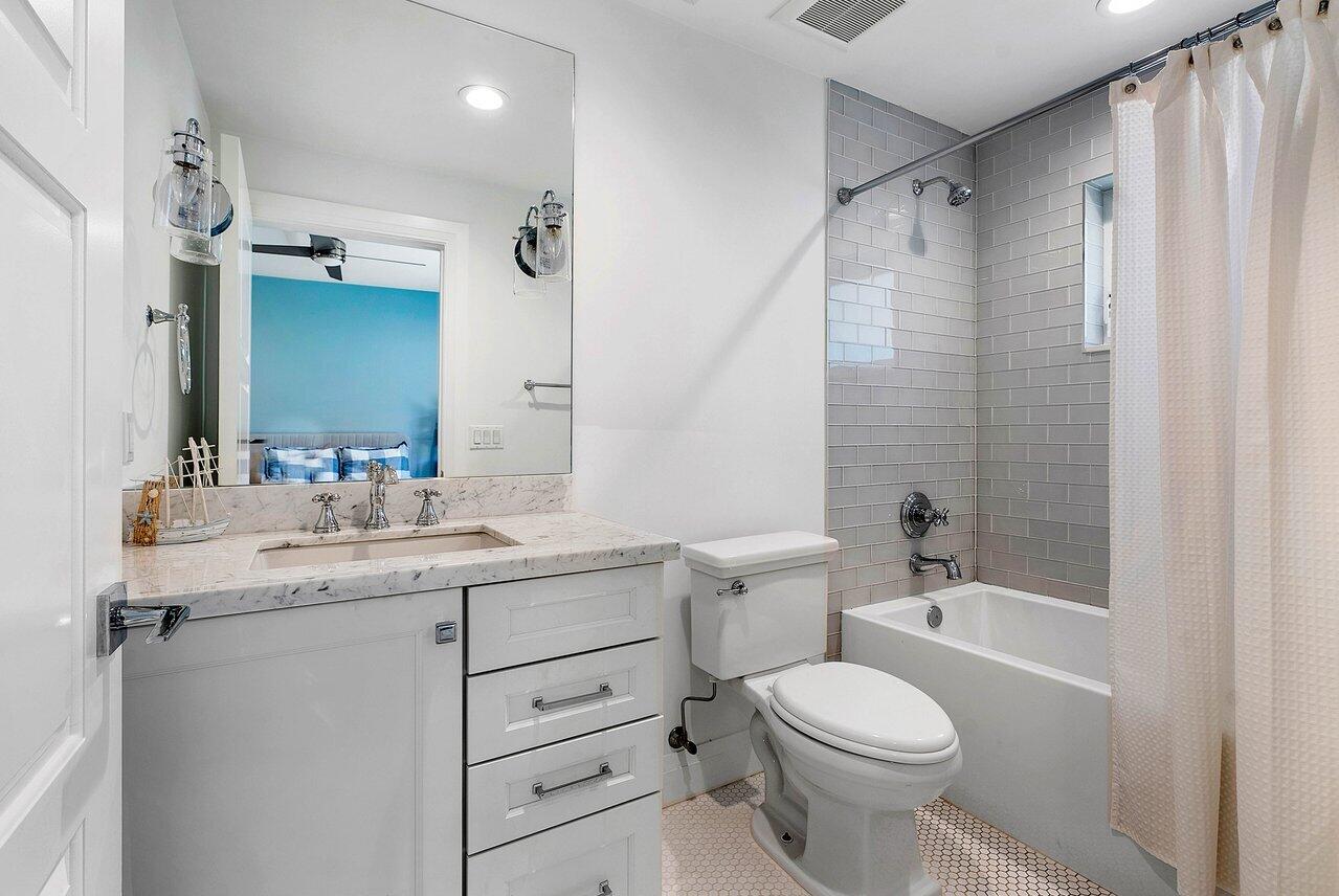 570 N Country Club Drive, Atlantis