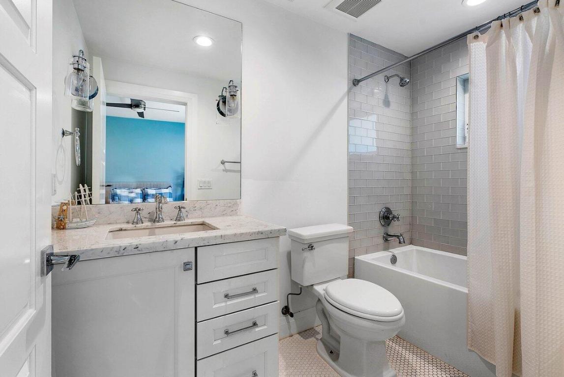 570 N Country Club Drive, Atlantis