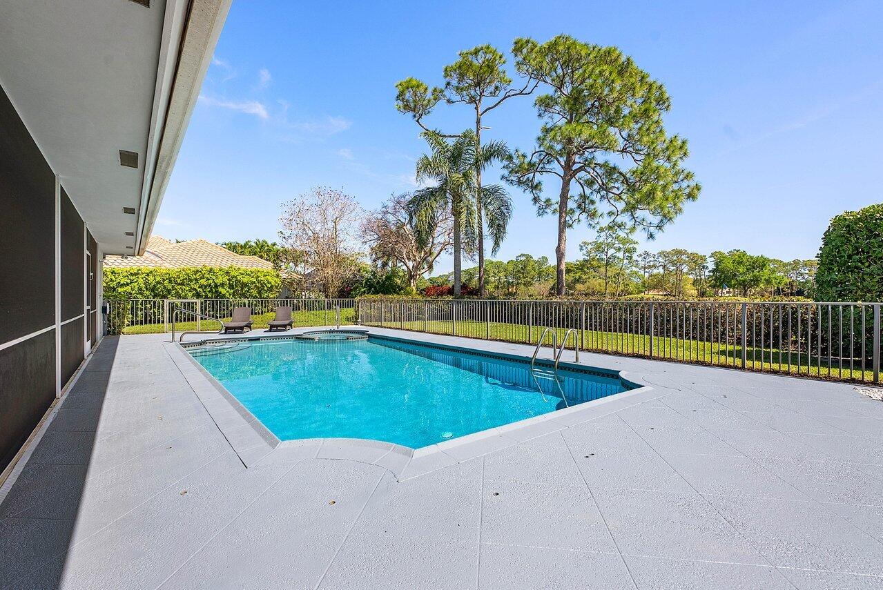 570 N Country Club Drive, Atlantis