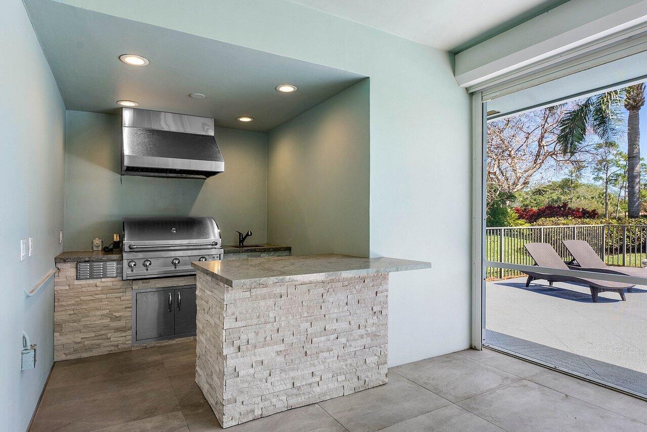 570 N Country Club Drive, Atlantis