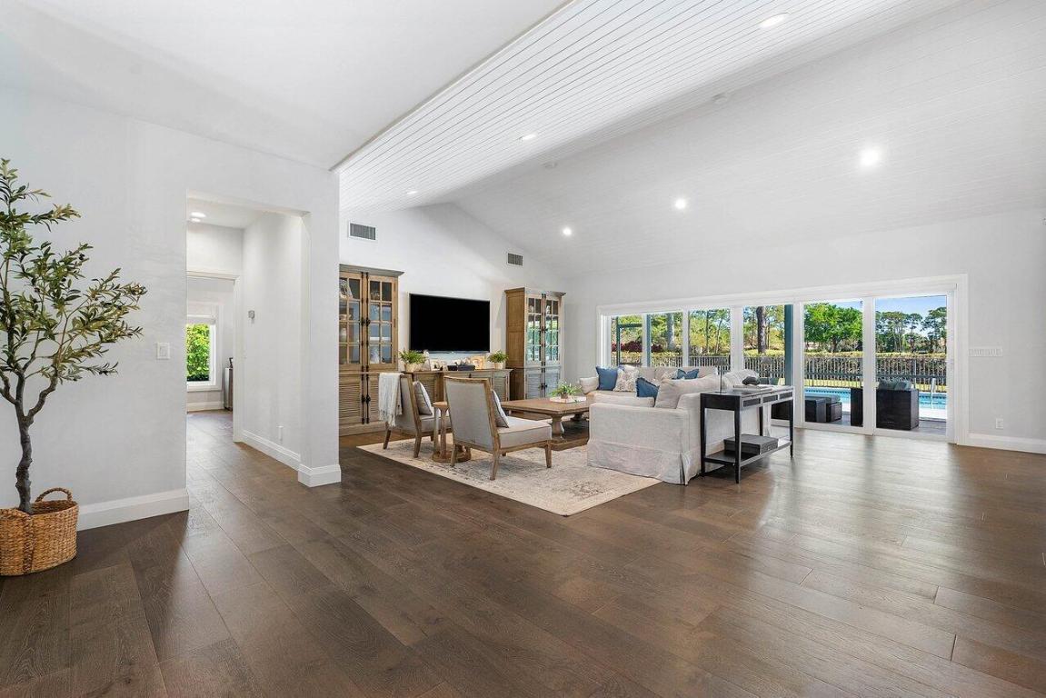 570 N Country Club Drive, Atlantis