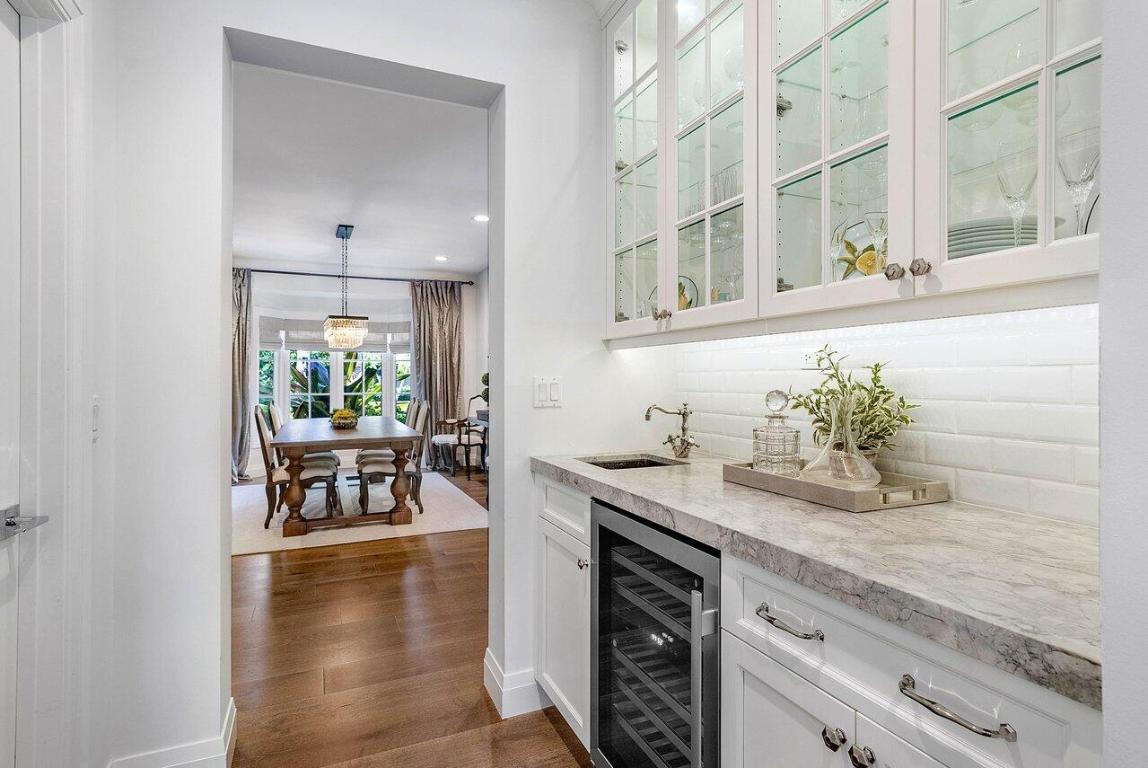 570 N Country Club Drive, Atlantis