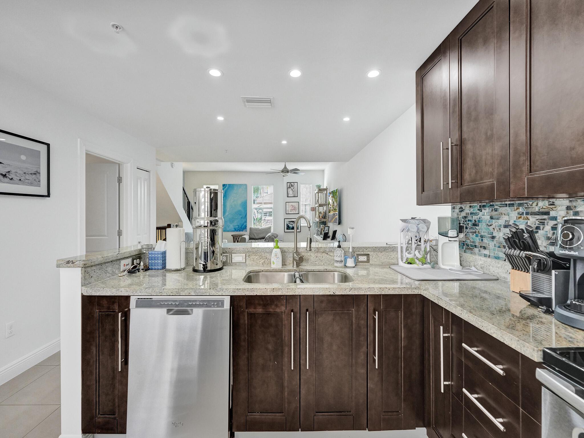 2690 N Federal Highway N 62