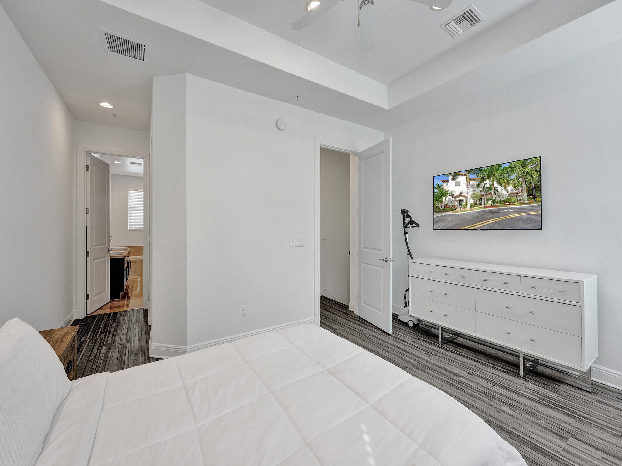 2690 N Federal Highway N 62