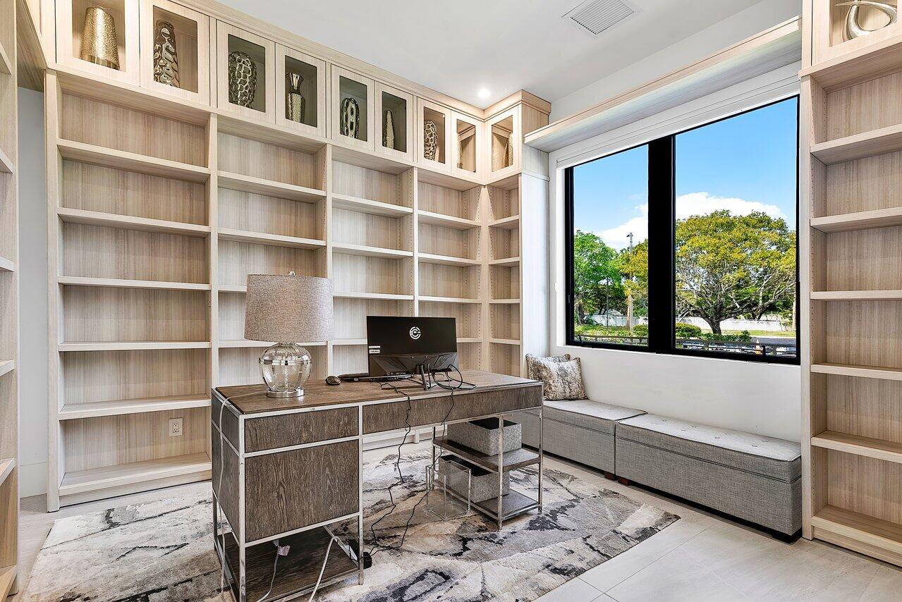 200 NE 7th Street