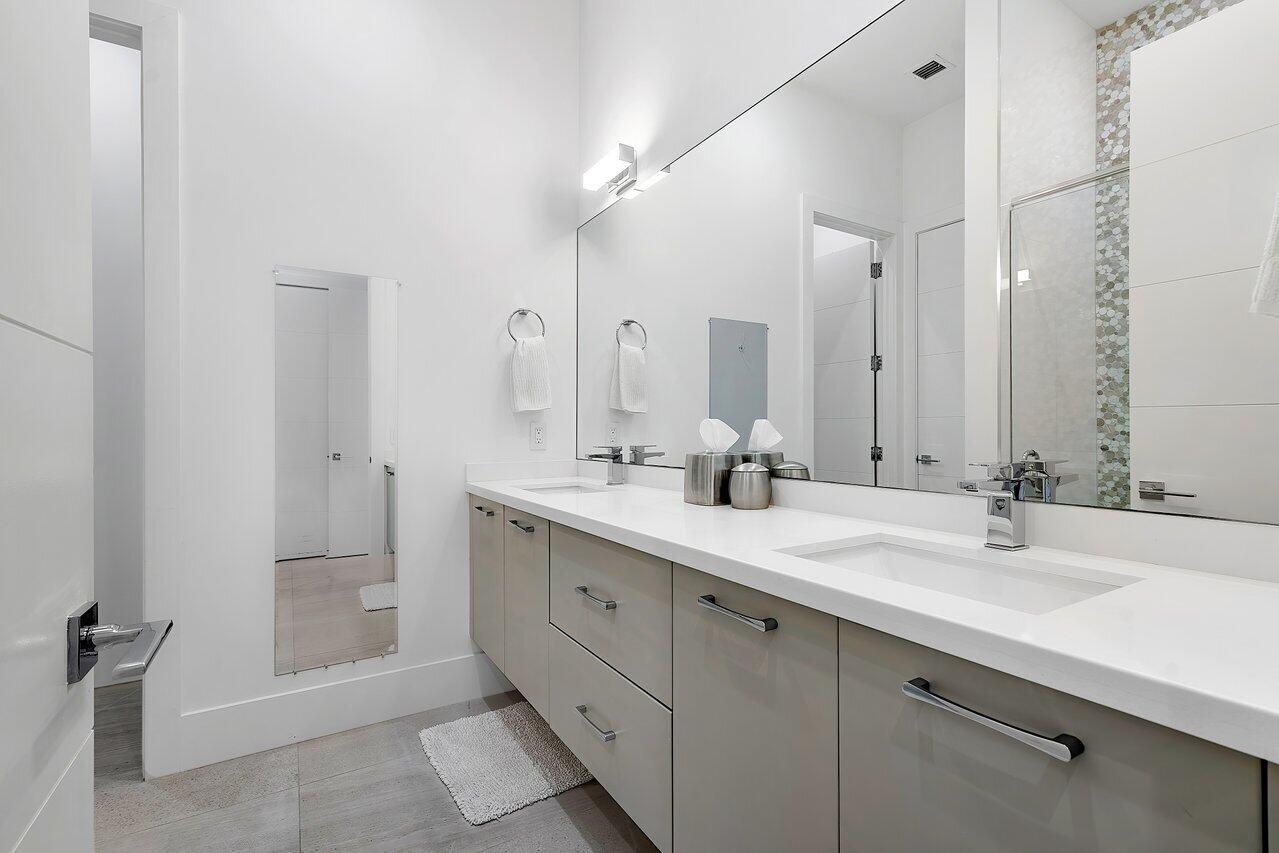 200 NE 7th Street