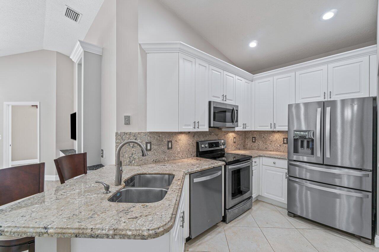 6400 Park Lake Circle