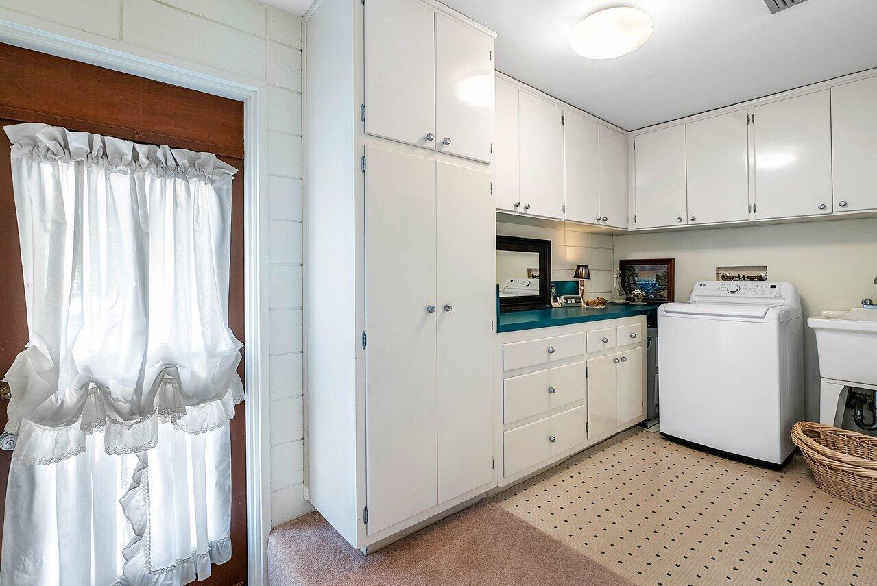 261 N Country Club Drive, Atlantis