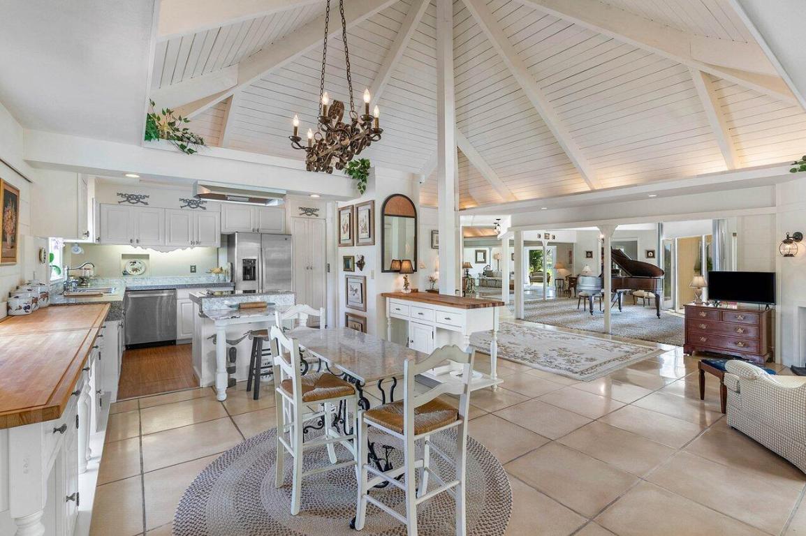 261 N Country Club Drive, Atlantis