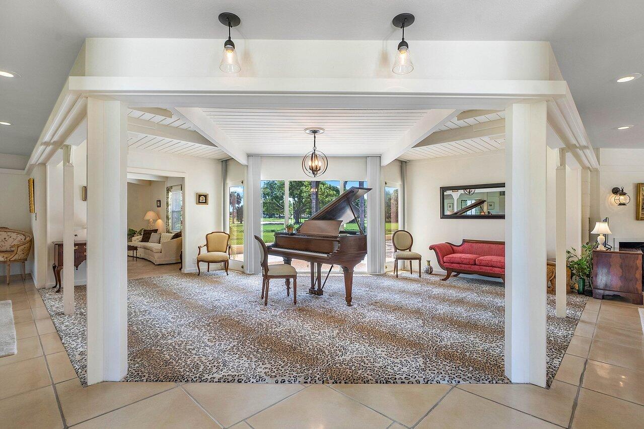 261 N Country Club Drive, Atlantis