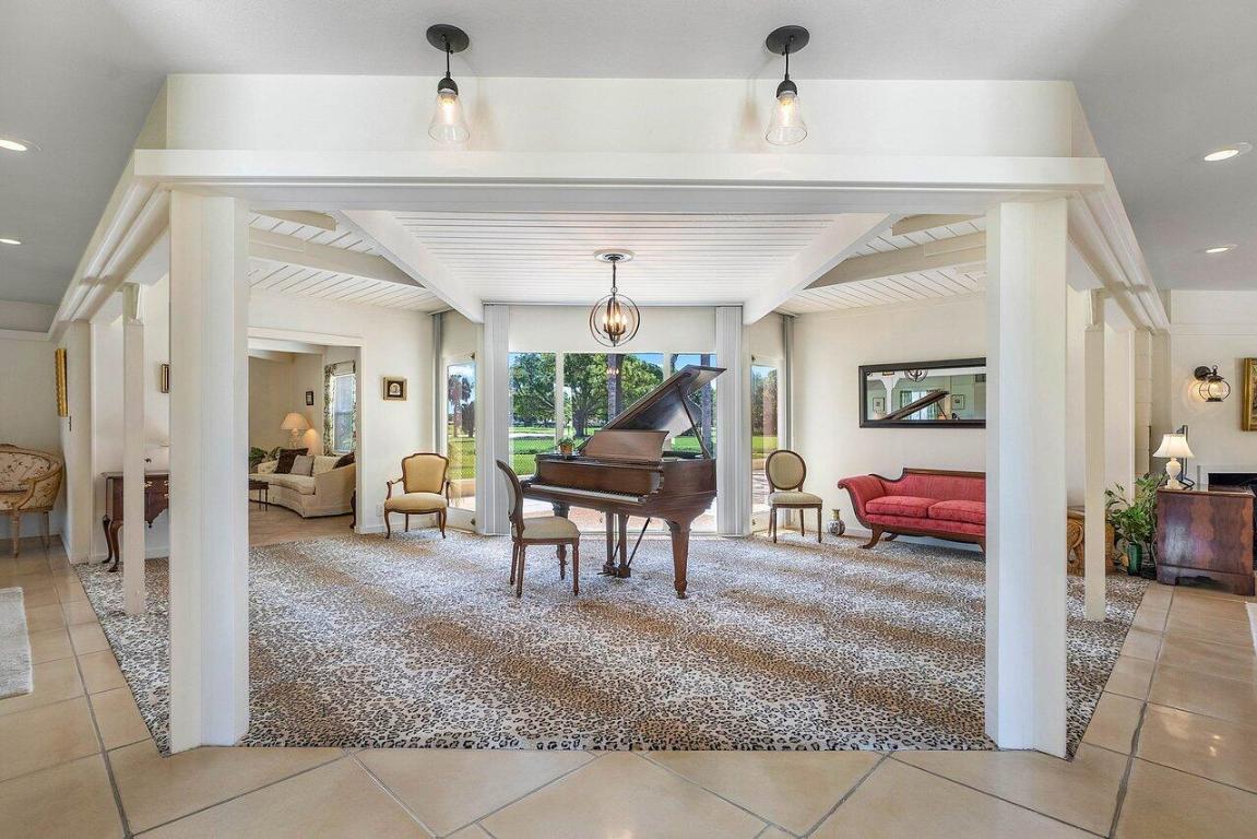 261 N Country Club Drive, Atlantis