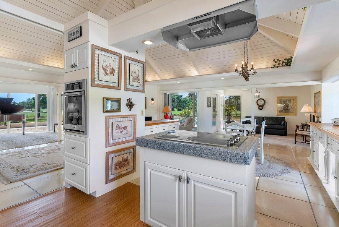 261 N Country Club Drive, Atlantis