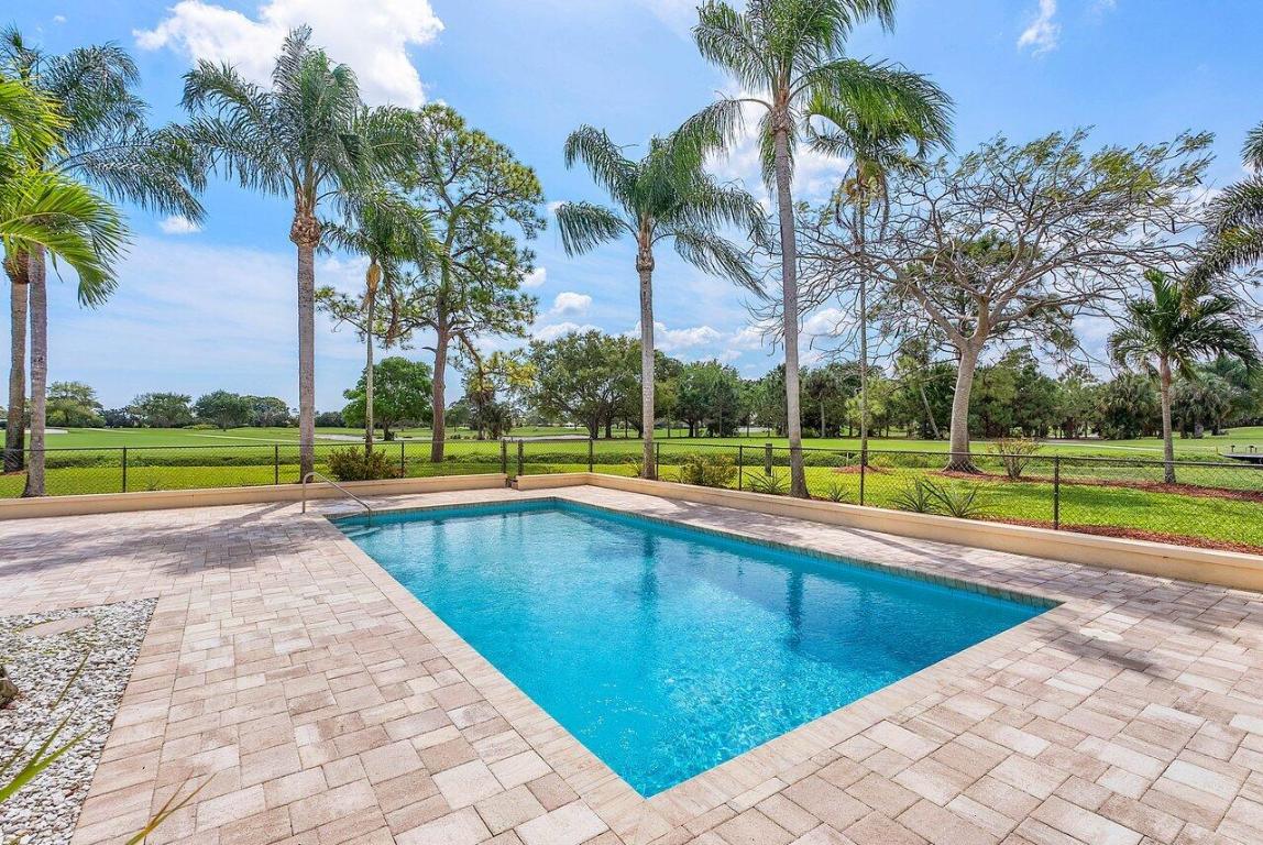 261 N Country Club Drive, Atlantis