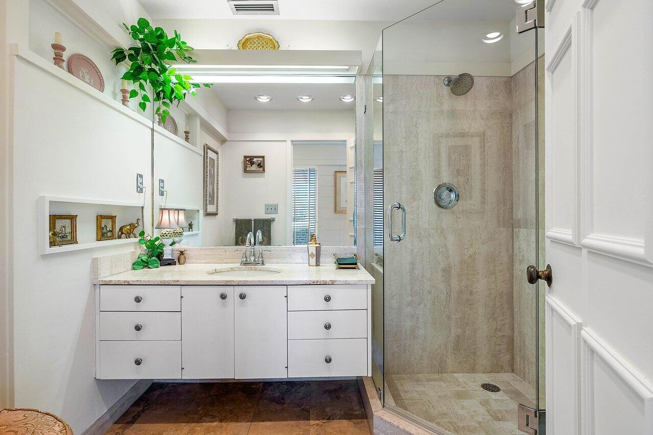 261 N Country Club Drive, Atlantis